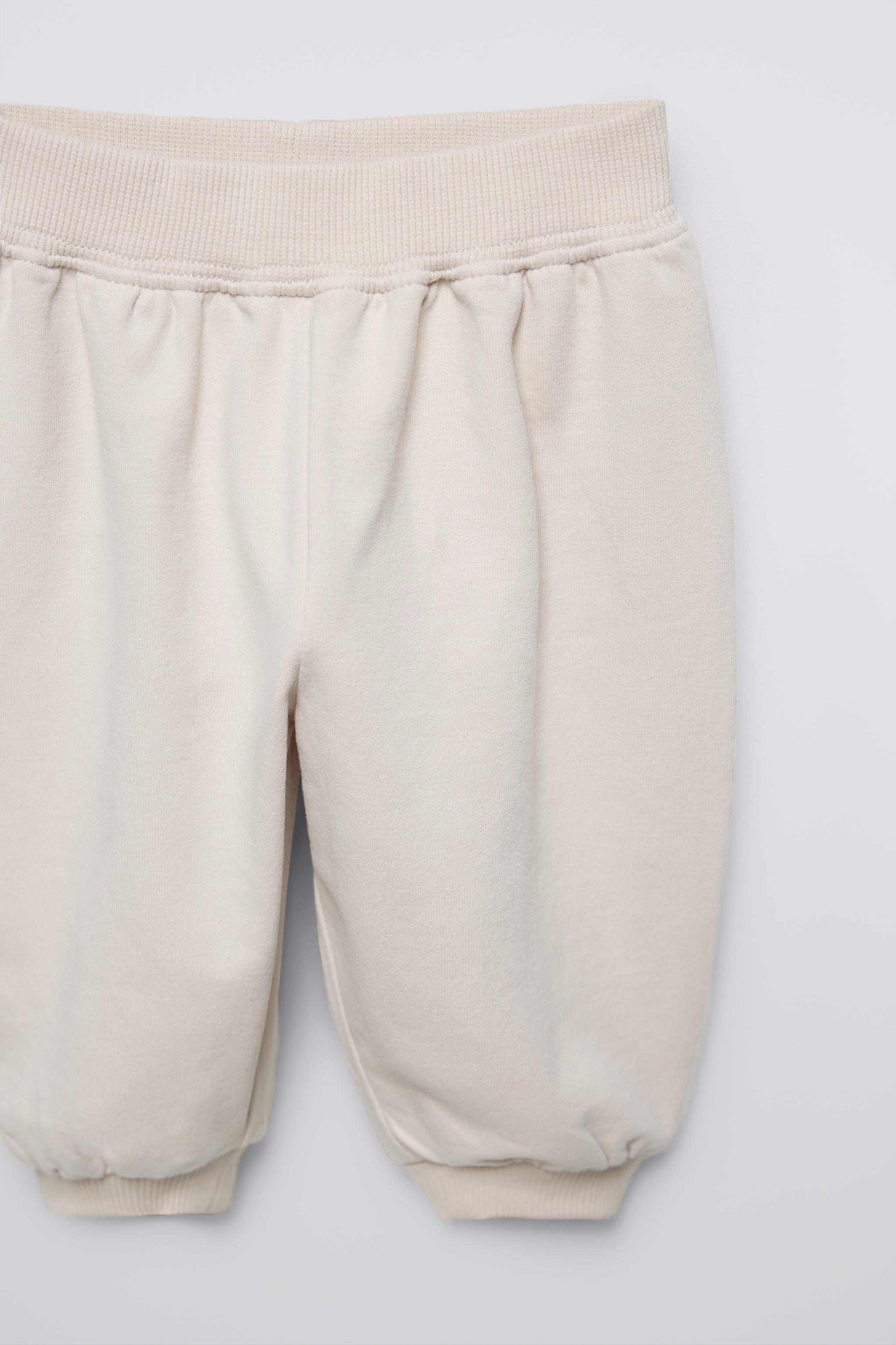 SWEATSHIRT AND JOGGER PANTS SET