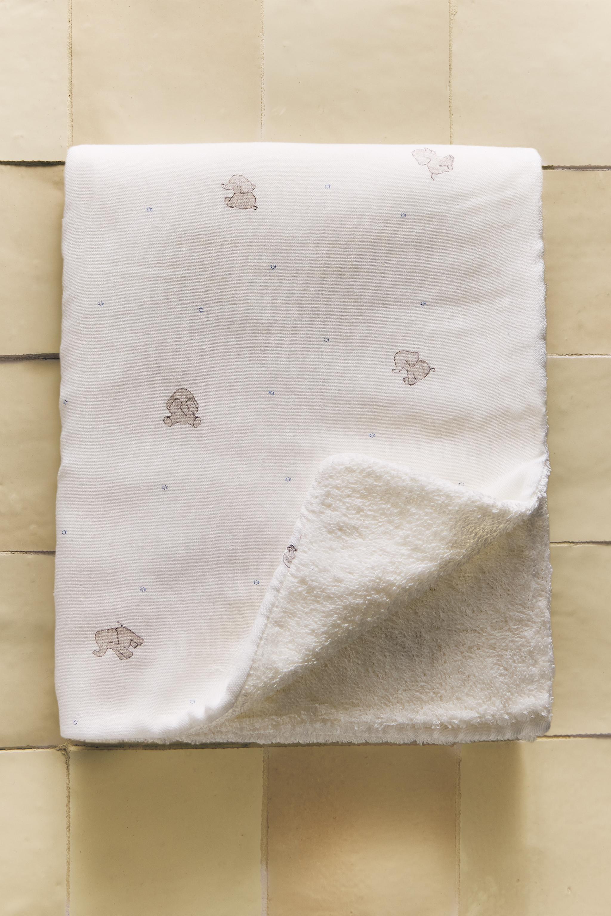 CHILDREN'S ELEPHANT BATH TOWEL