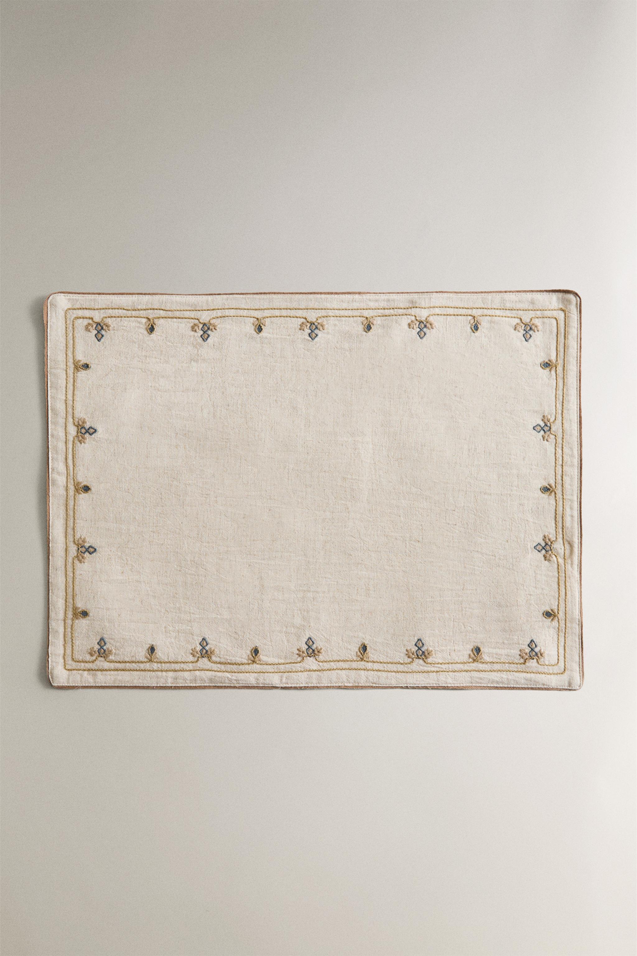 PLACEMAT WITH PLANTS EMBROIDERY