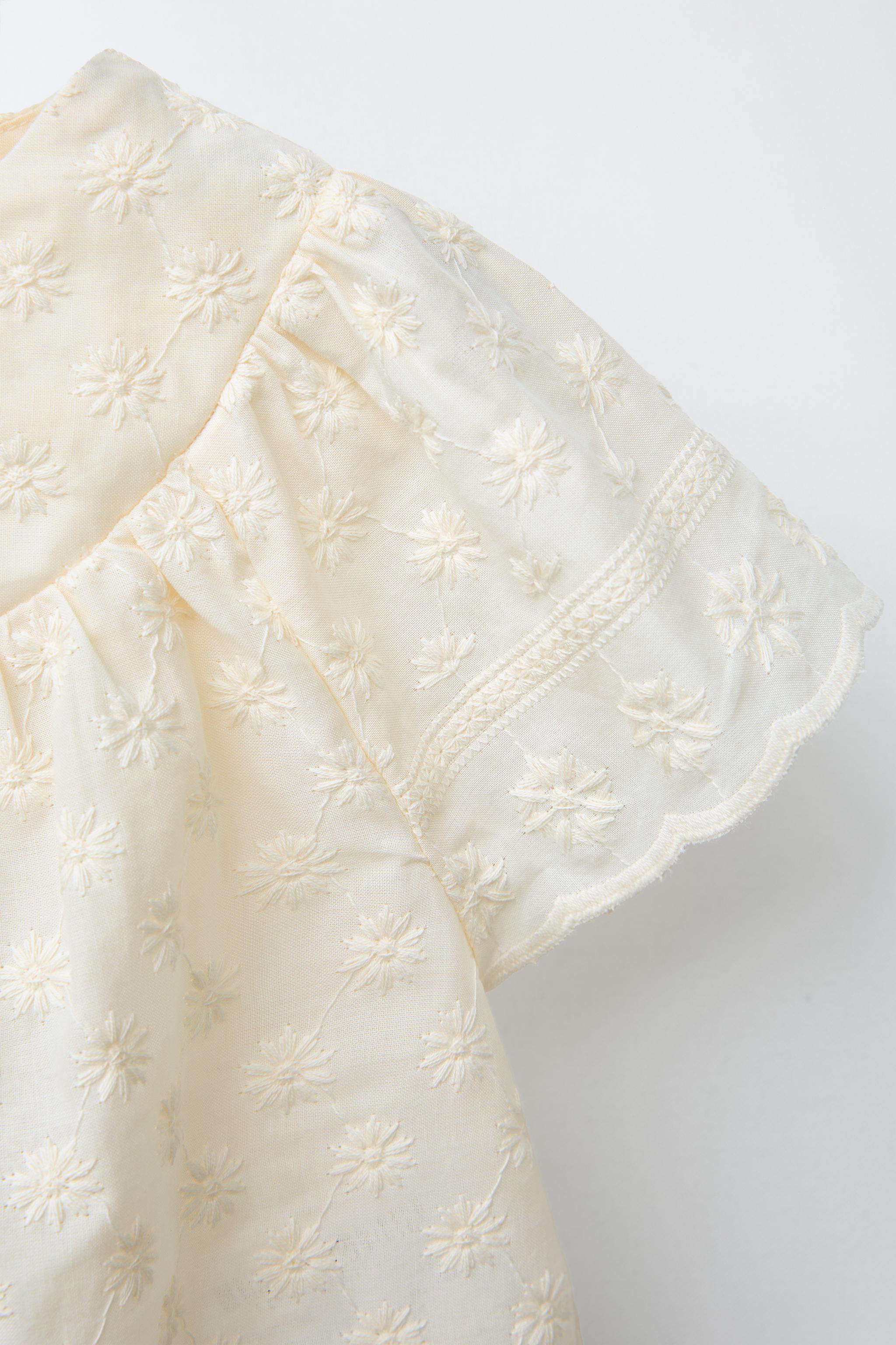 FLORAL EMBROIDERED BLOUSE