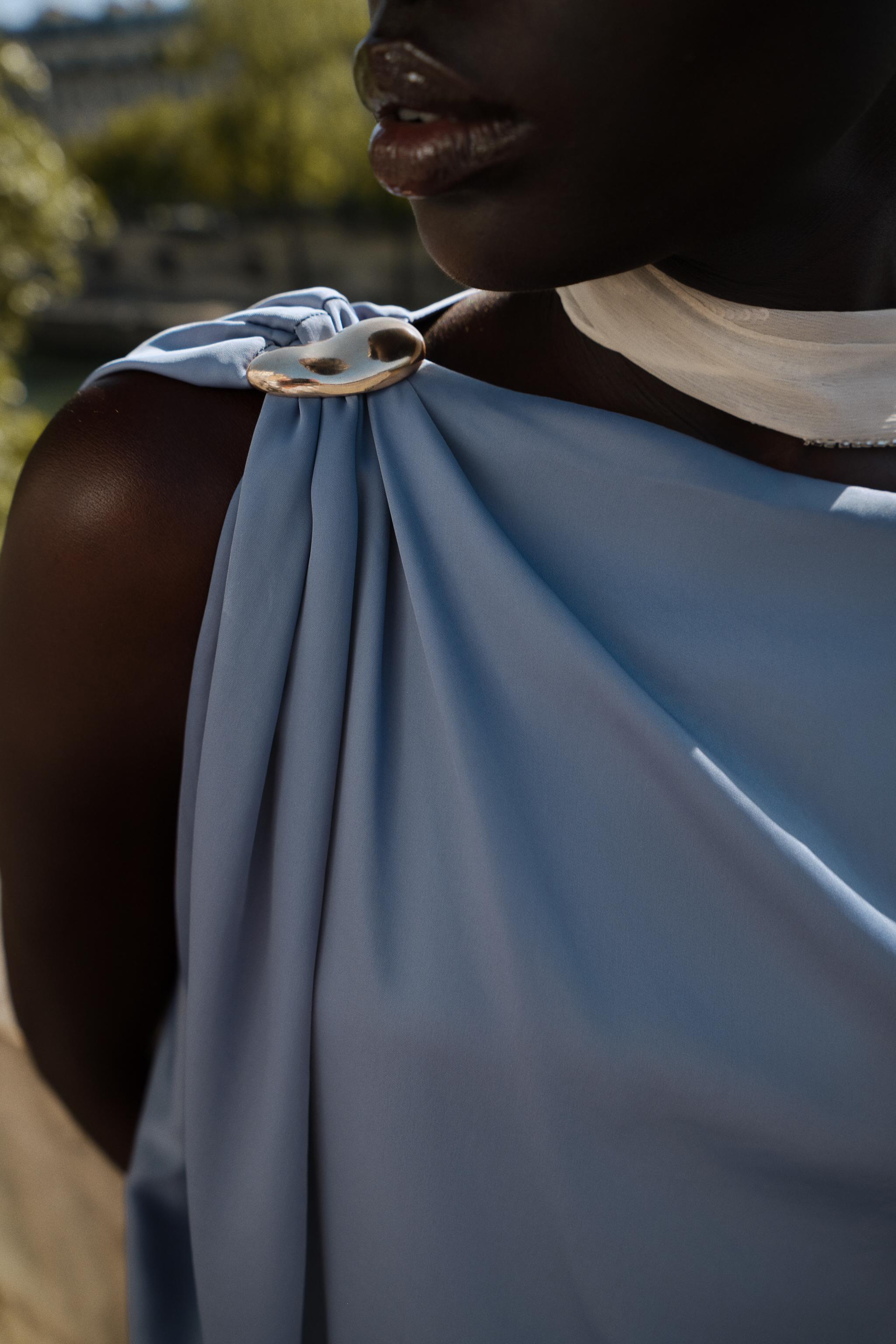 SATIN EFFECT TRIM TOP