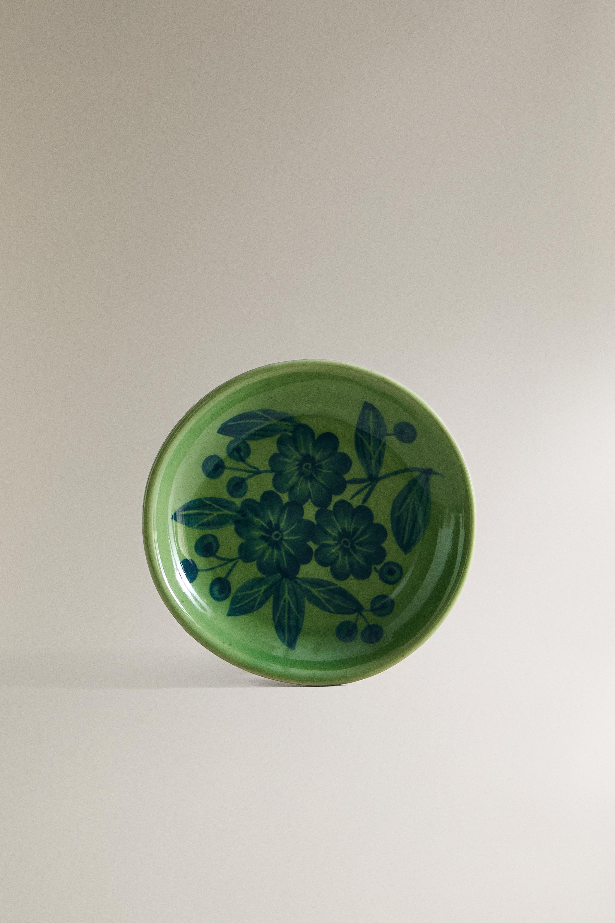 STONEWARE PLATE WITH FLORAL DESIGN