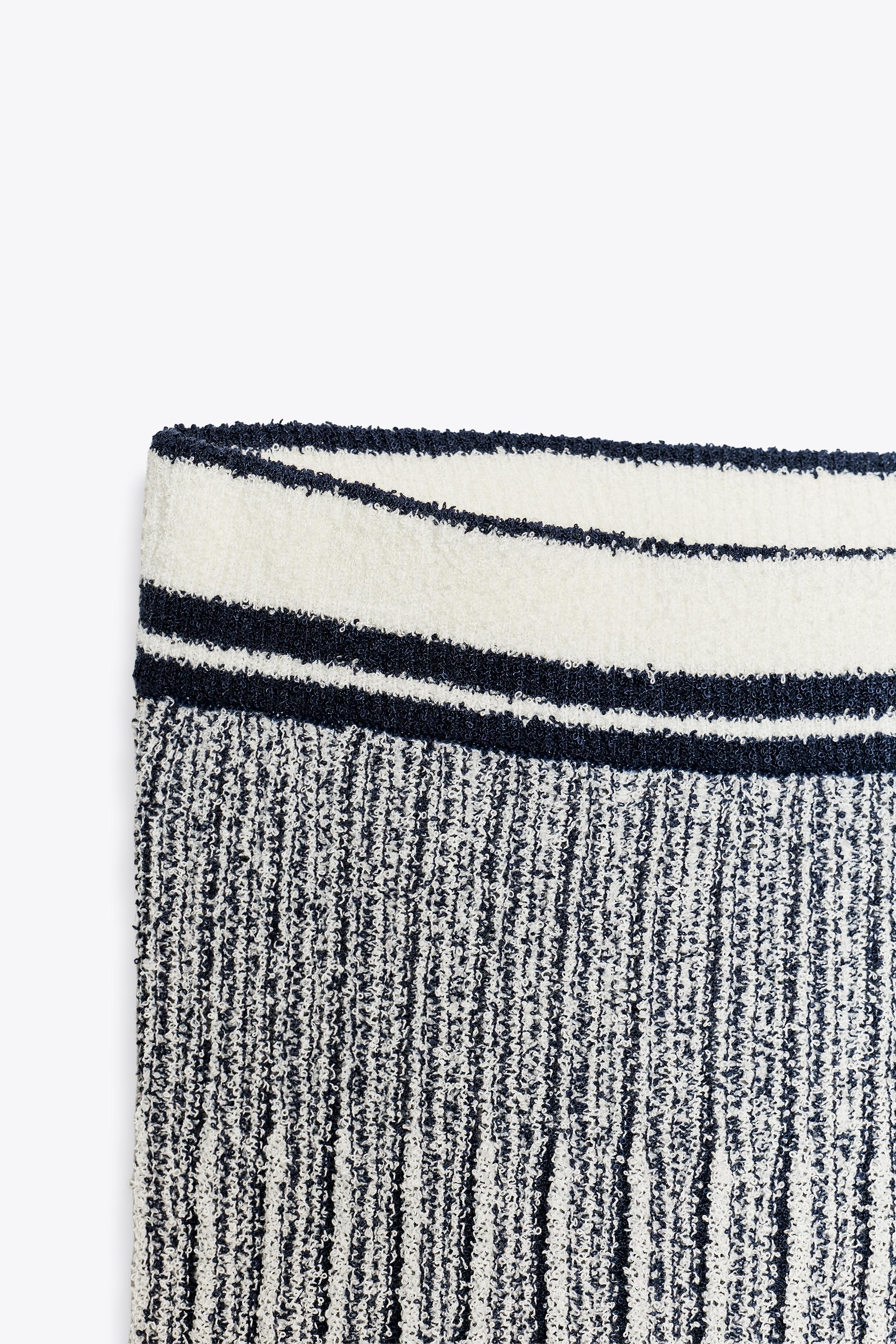 STRIPED CUT-OUT KNIT SKIRT