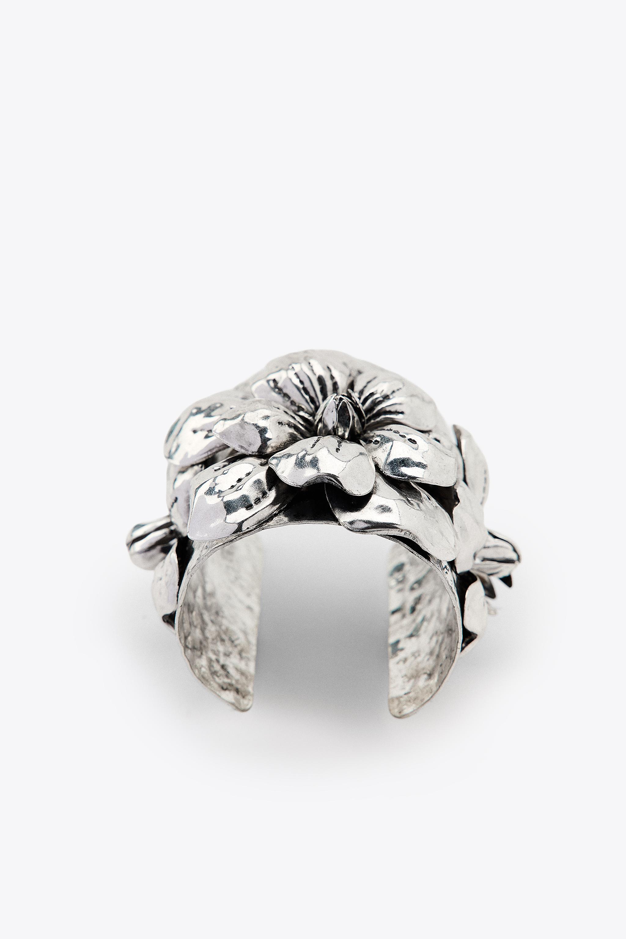 RIGID FLOWER BRACELET