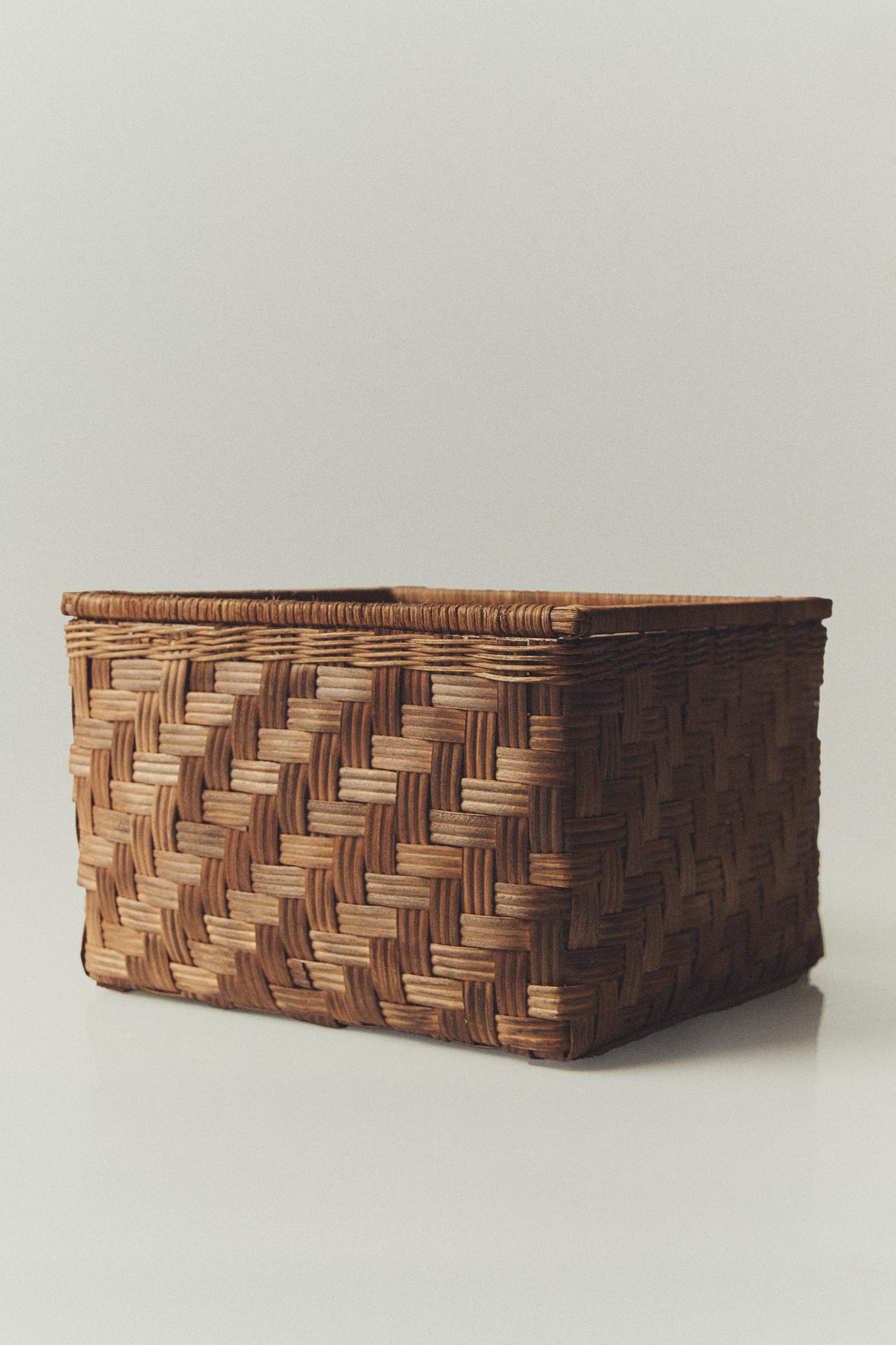 SQUARE WOODEN BASKET