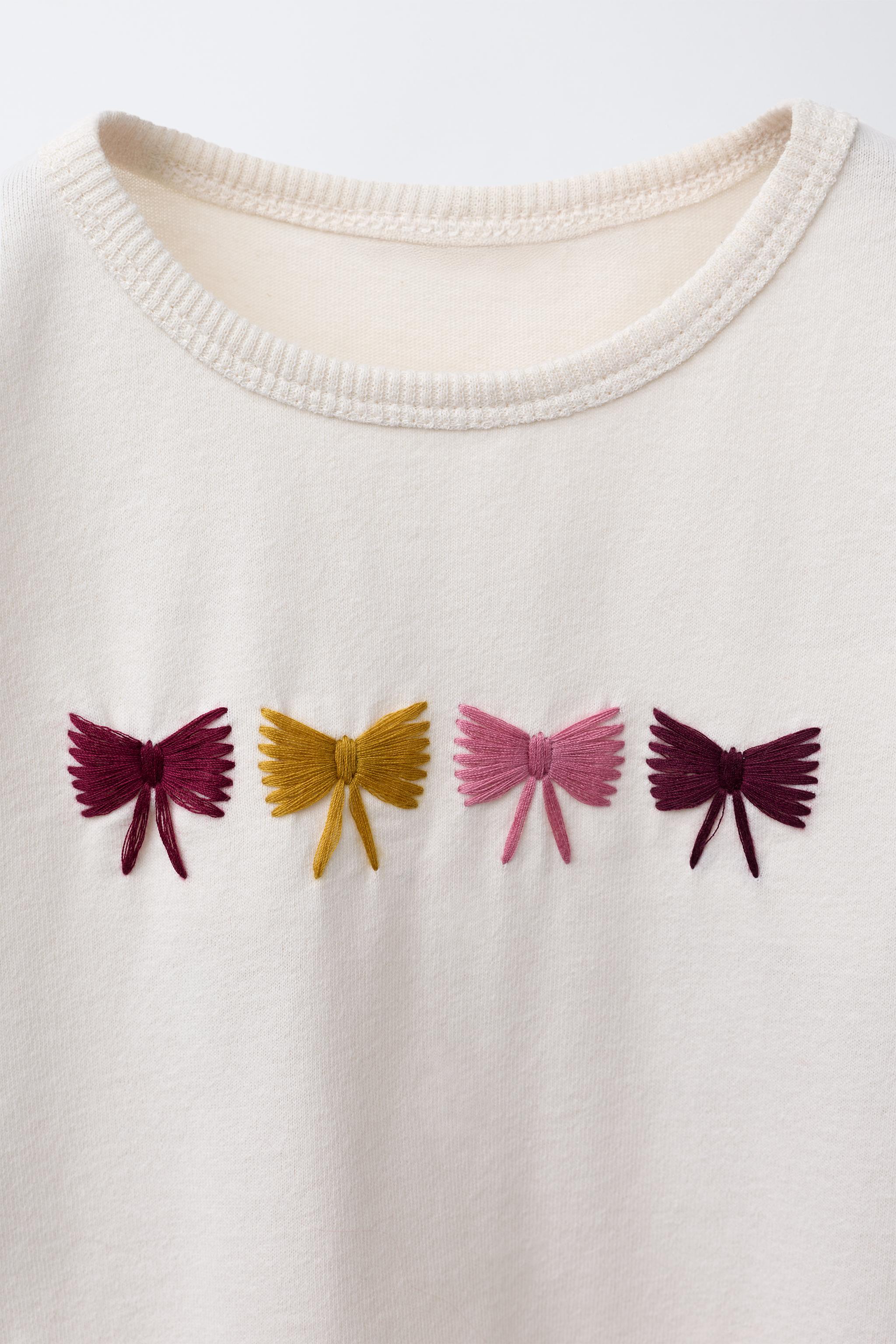 CONTRAST EMBROIDERY T-SHIRT