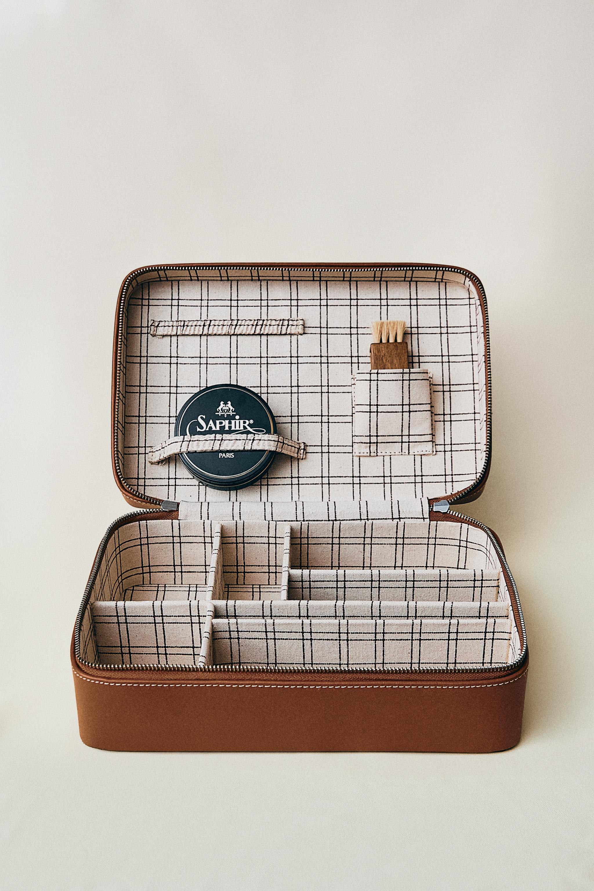 LARGE LEATHER MAKEUP BAG WITH COMPARTMENTS