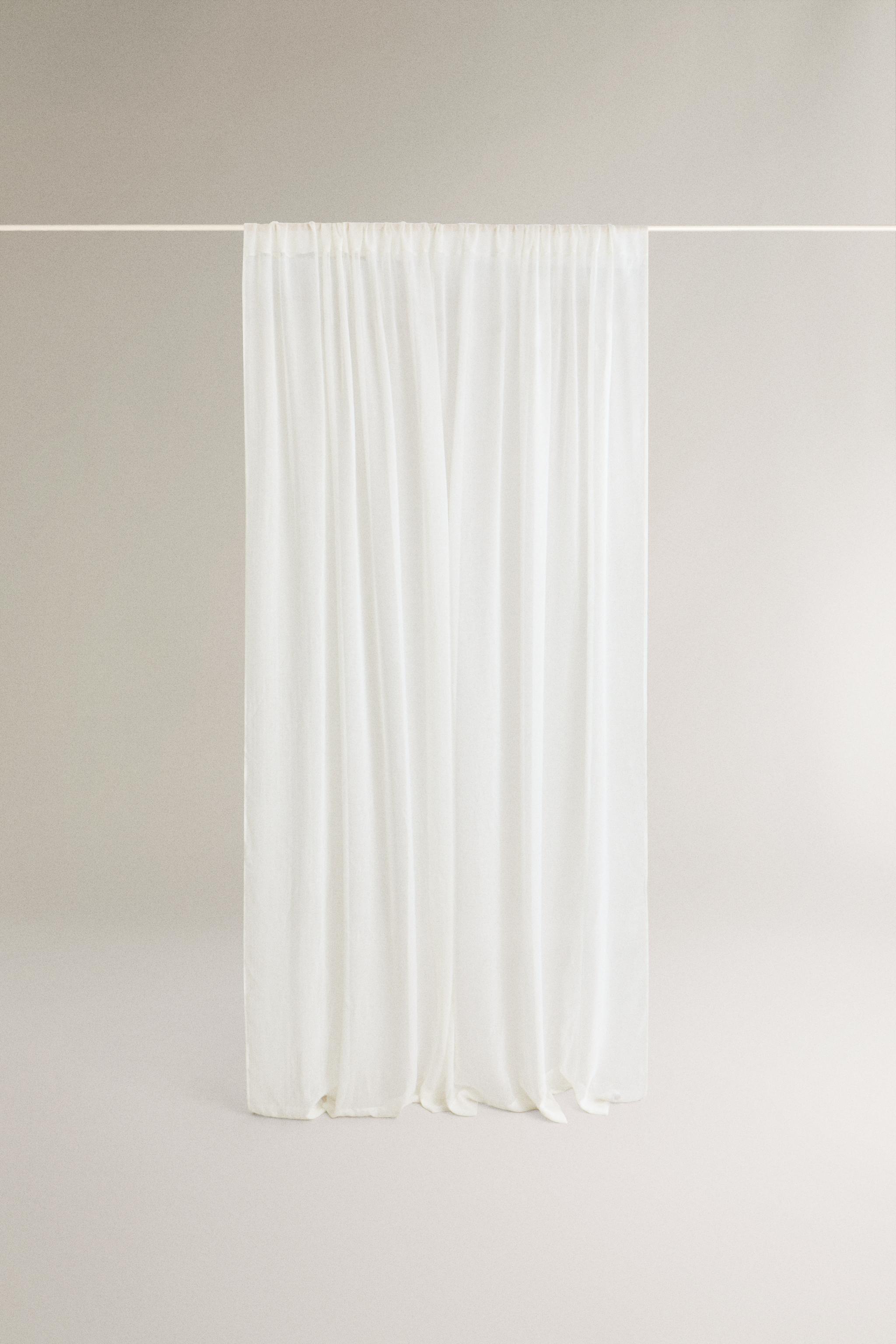 DOUBLE-WIDE LOW OPACITY CURTAIN