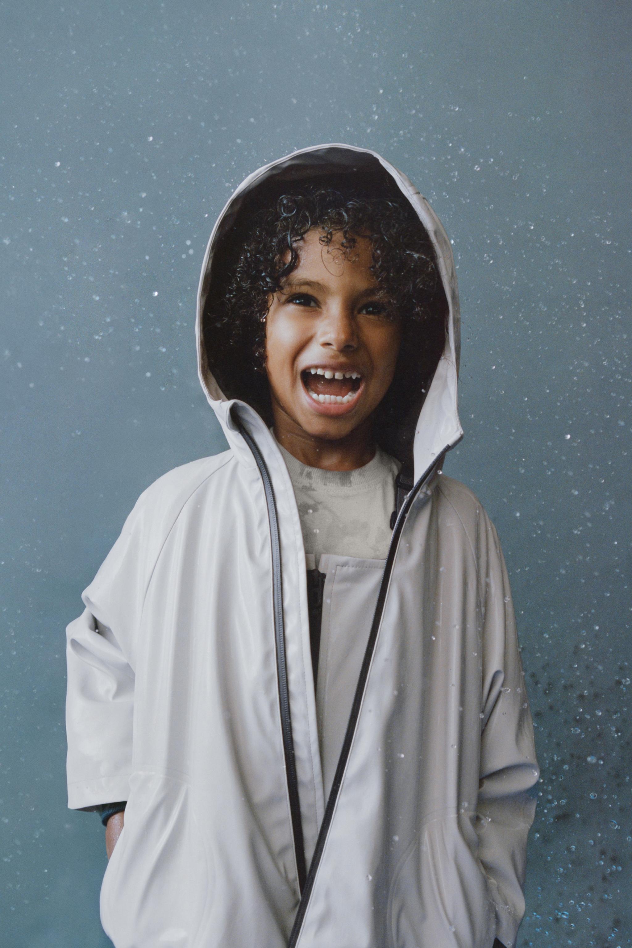 RUBBERIZED WATER RESISTANT RAINCOAT