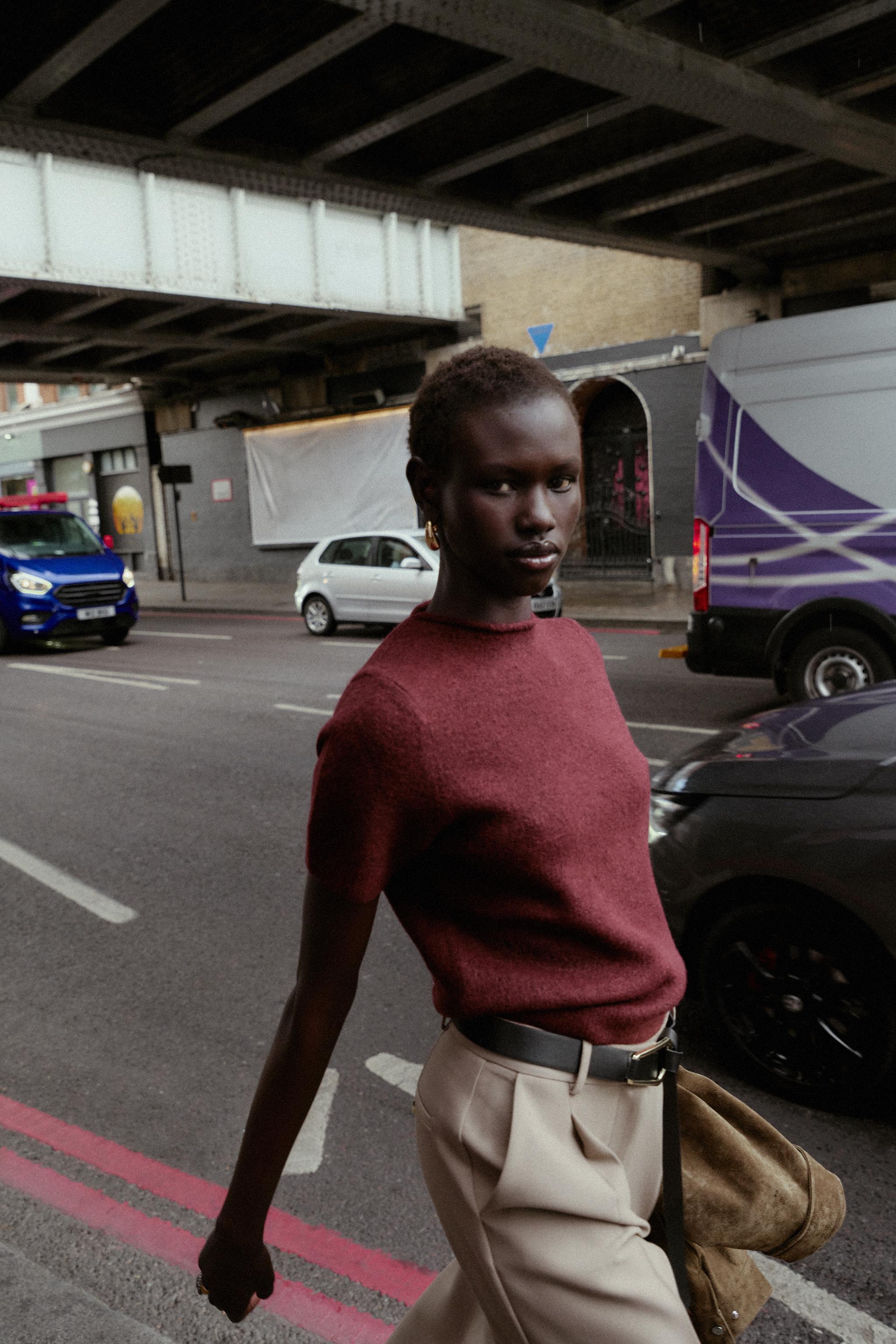 SHORT SLEEVE KNIT SWEATER