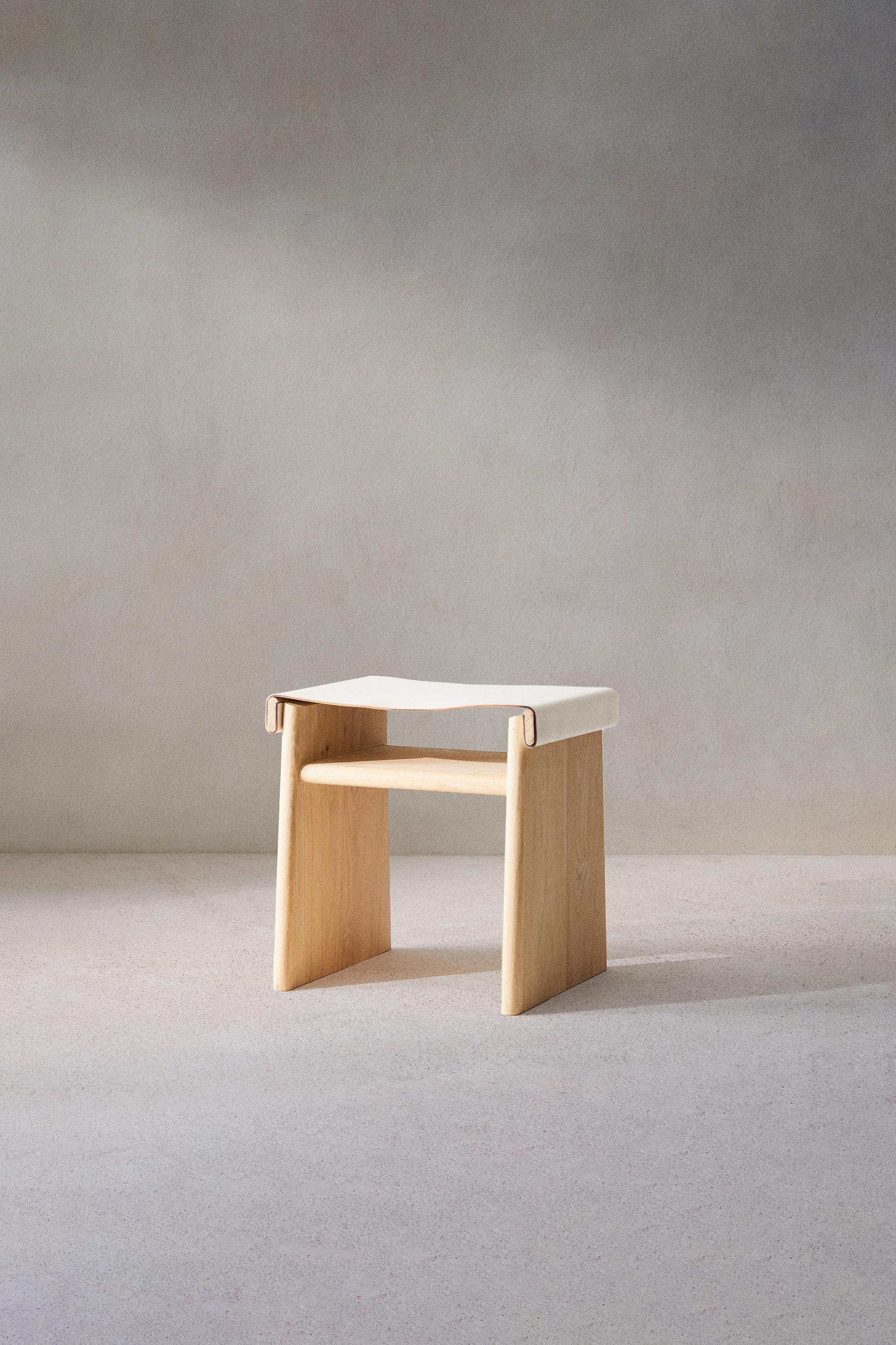 STOOL 02