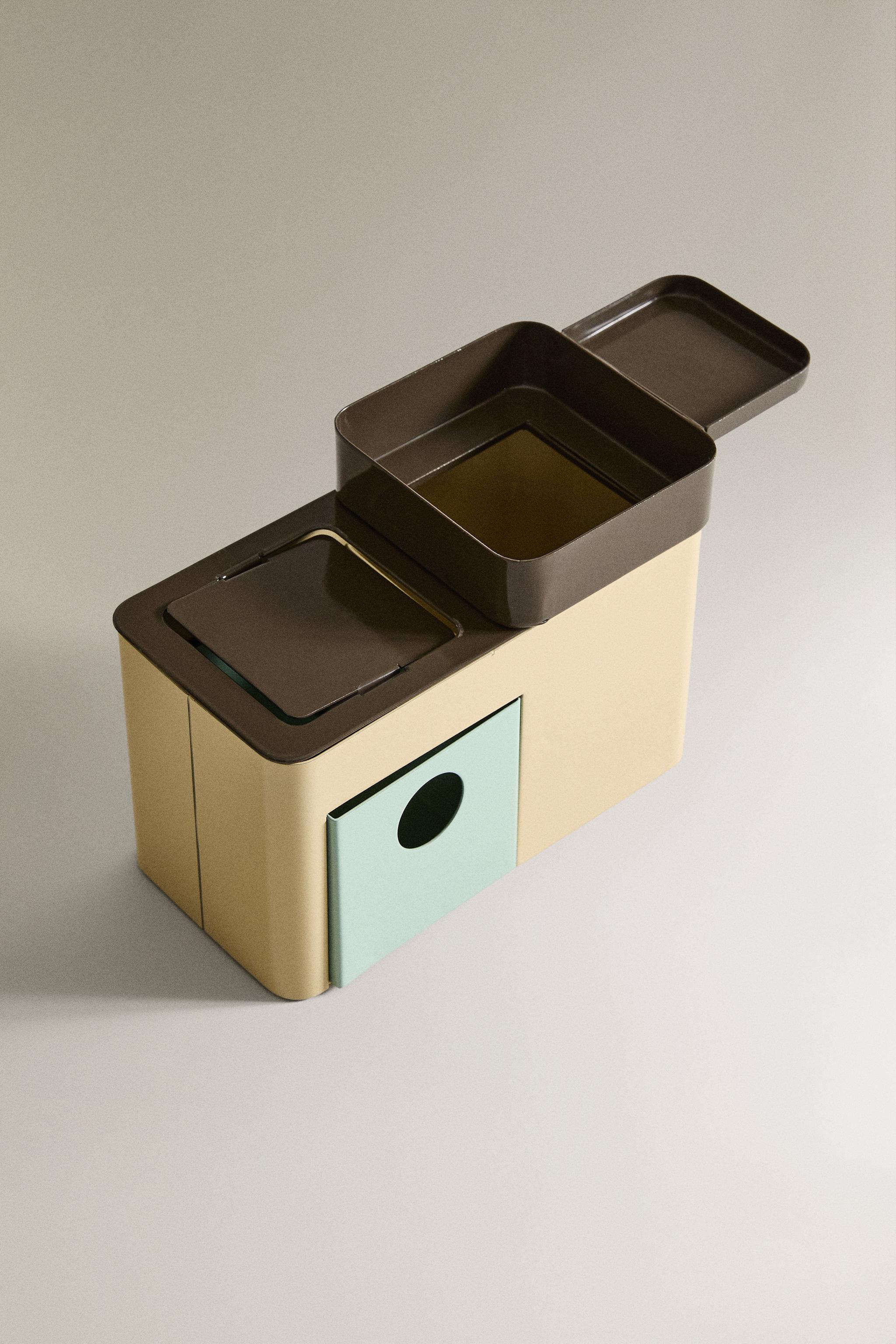 CHILDREN'S METAL HOUSE PENCIL HOLDER