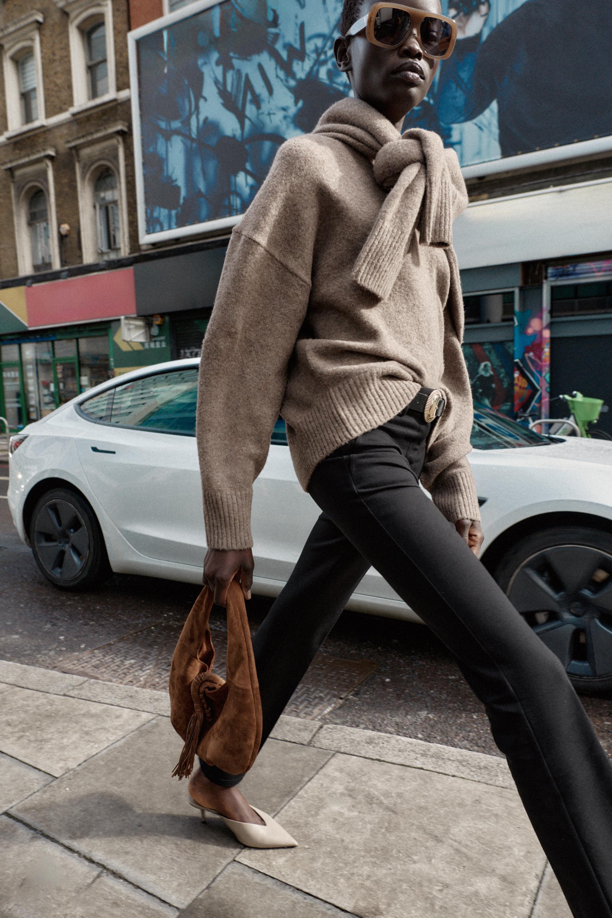 BELTED FLARE LEGGINGS