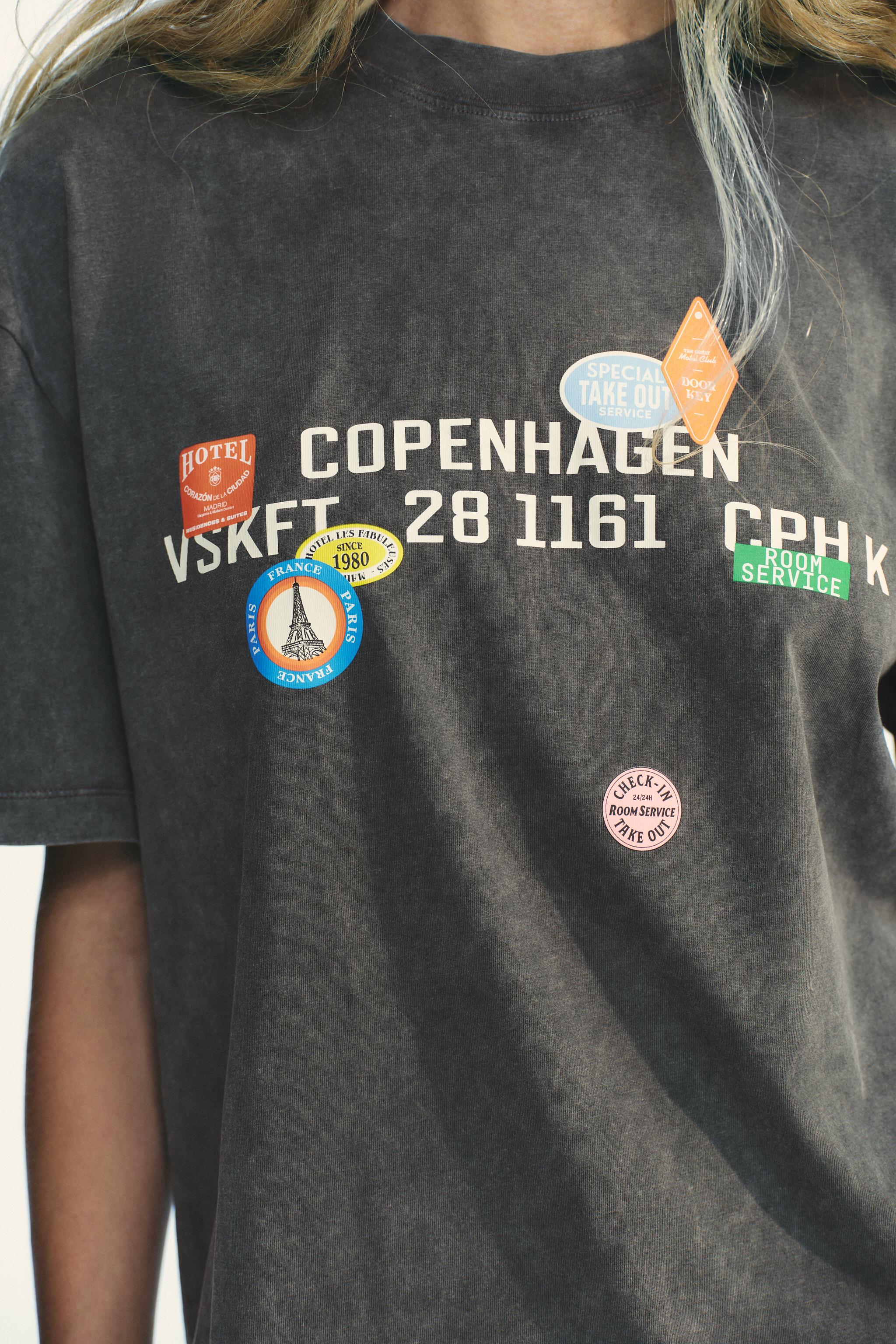 WASHED EFFECT PRINTED PATCH T-SHIRT