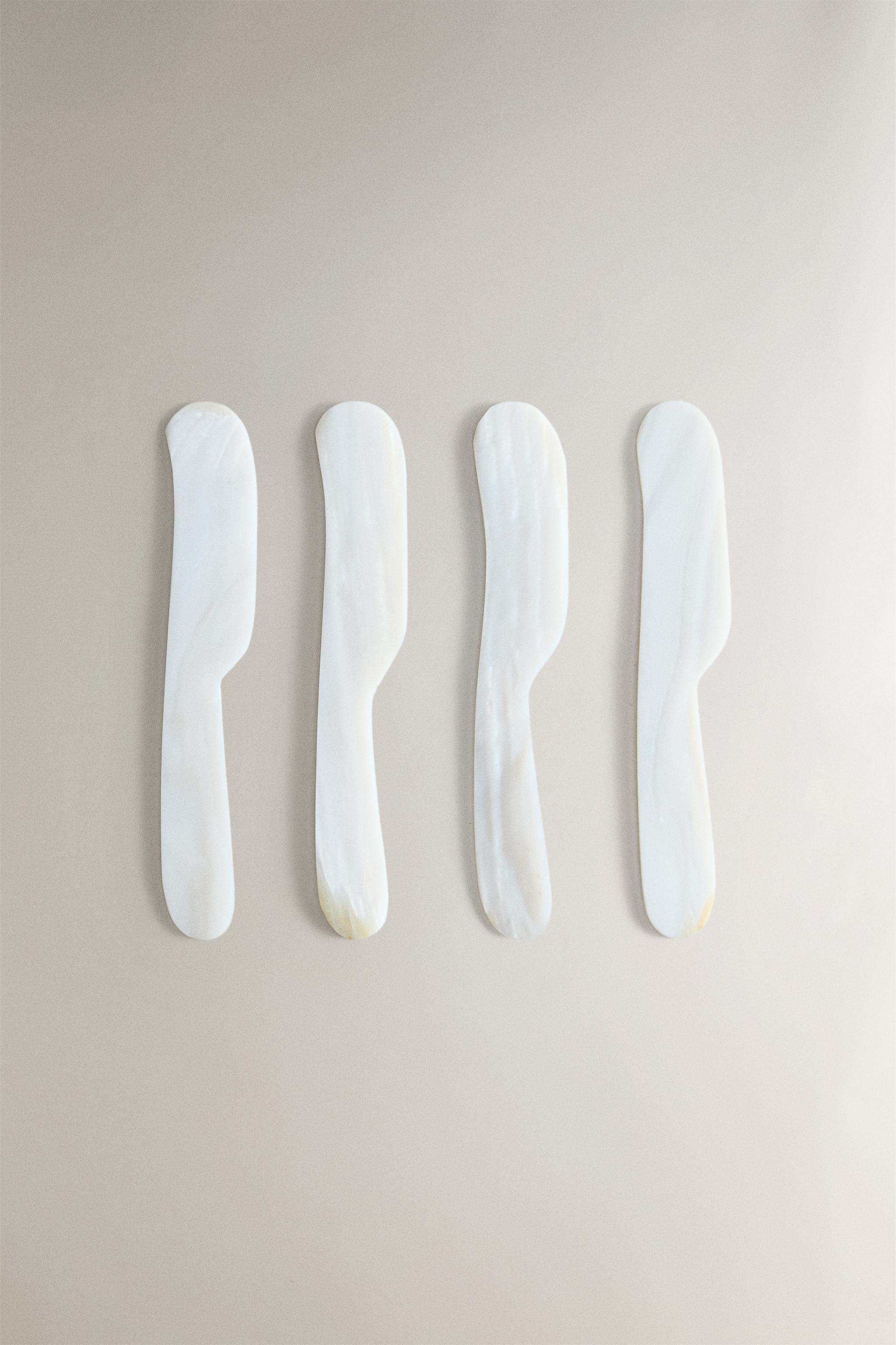 SET OF MOTHER-OF-PEARL BUTTER KNIVES (SET OF 4)