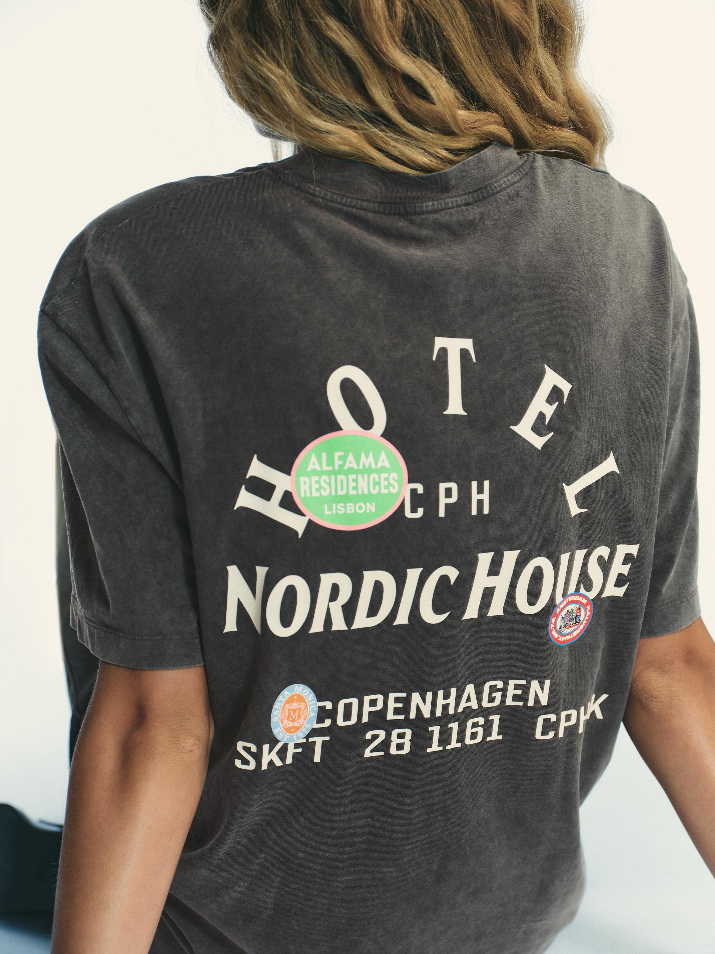 WASHED EFFECT PRINTED PATCH T-SHIRT