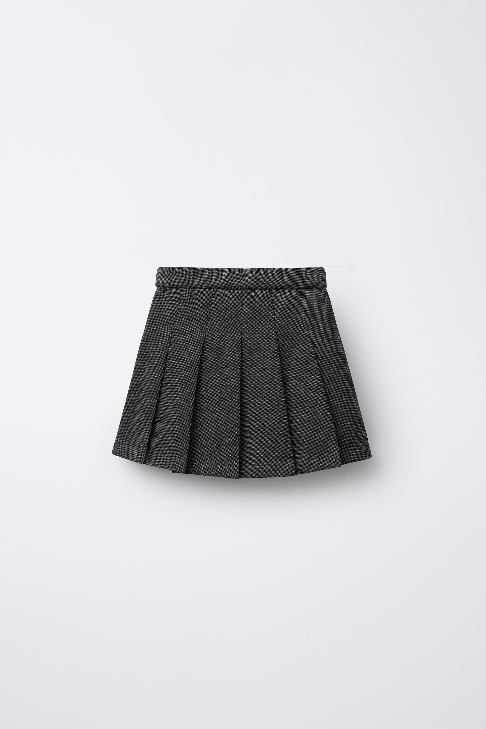 BUCKLED PLEATED SKIRT