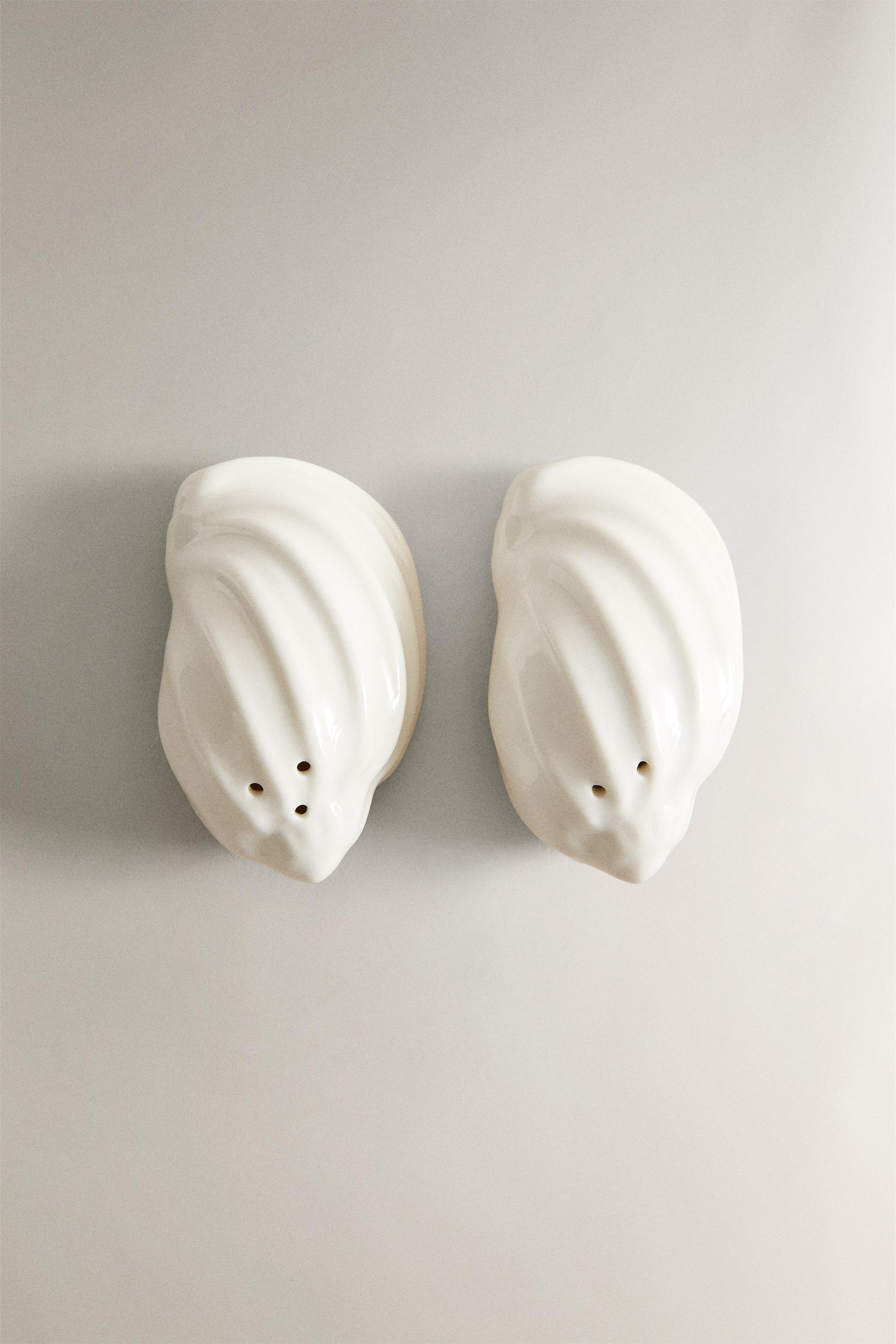 SALT AND PEPPER SHAKER SET SHELLS