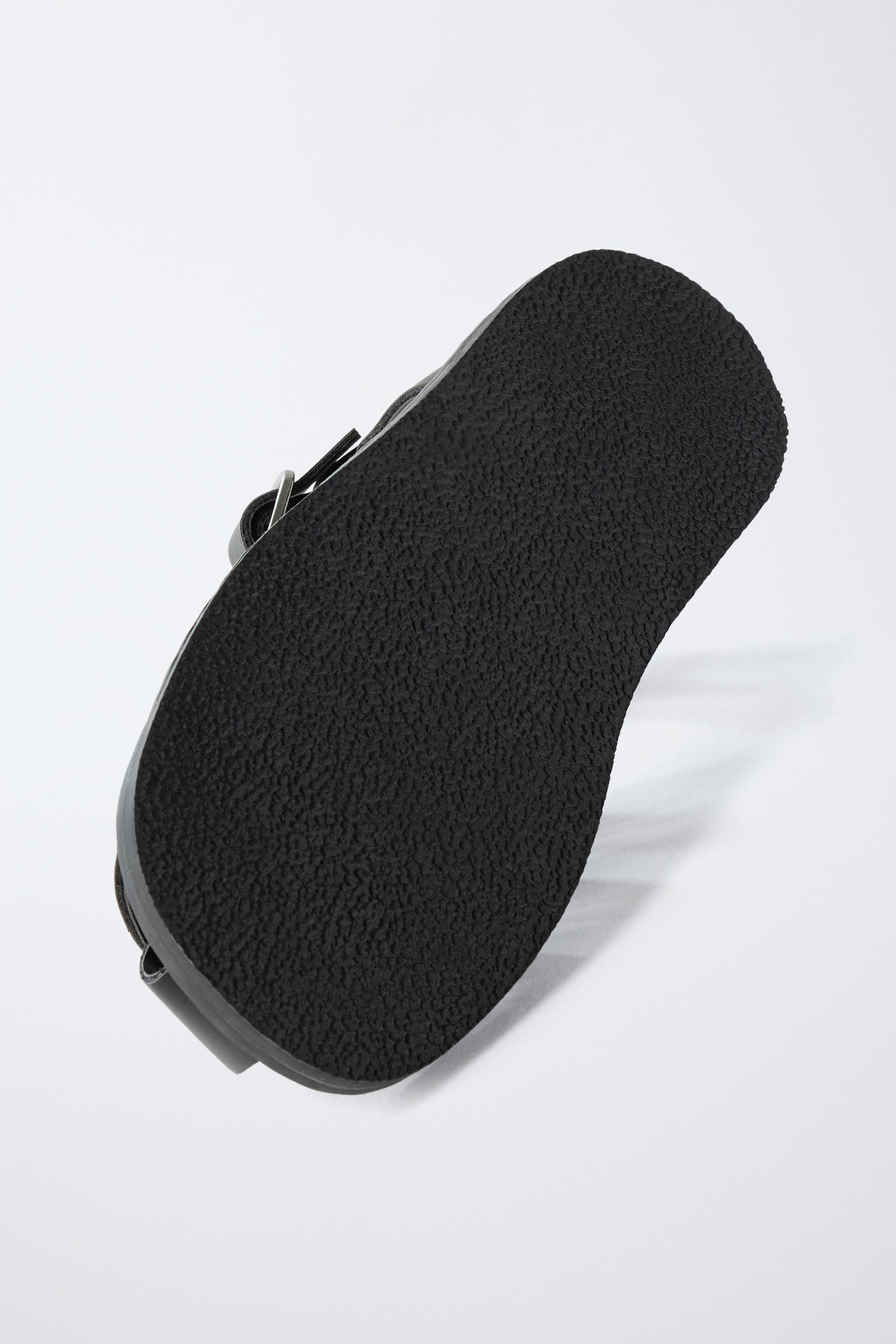 BUCKLED FISHERMAN SANDALS