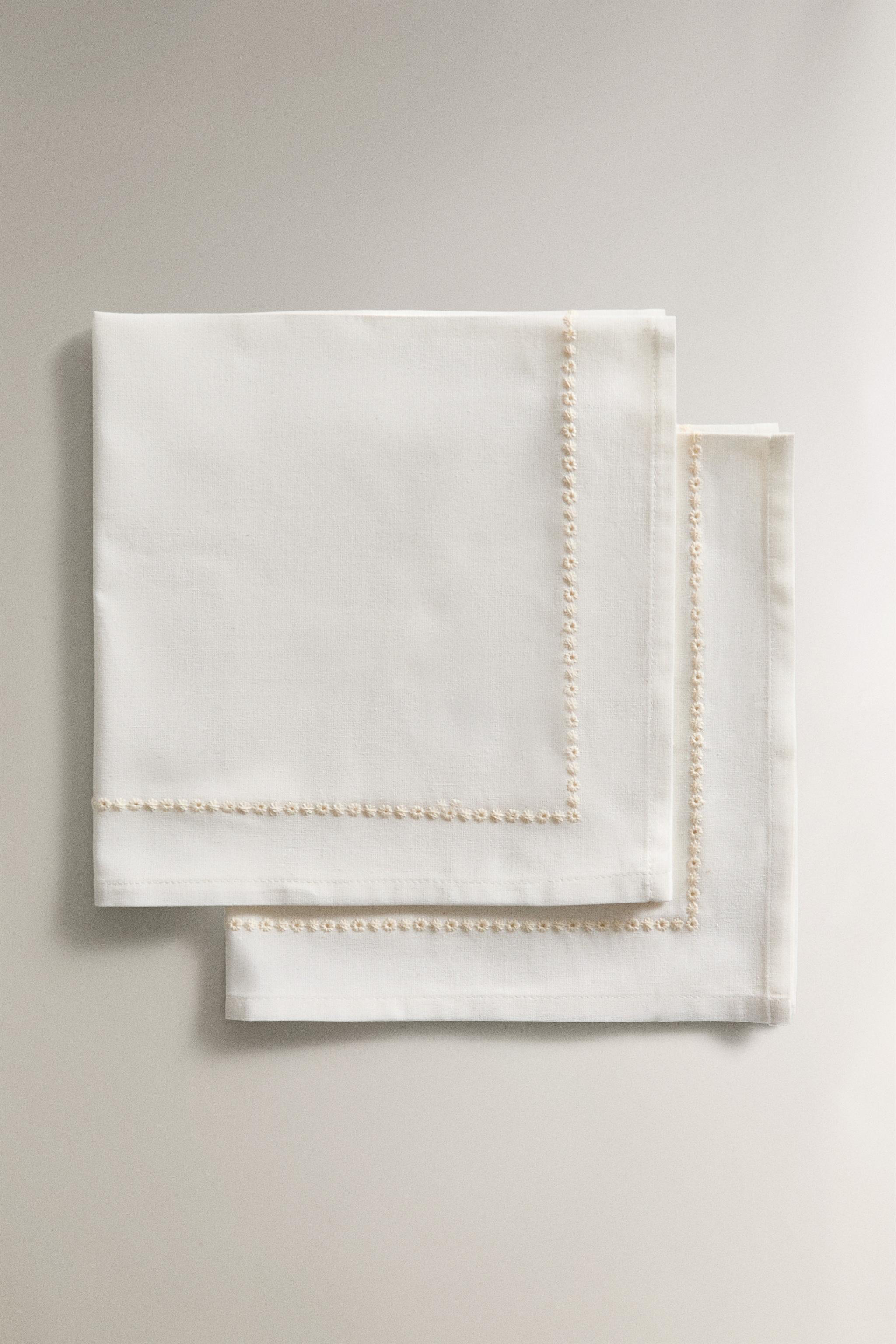 SET OF EMBROIDERED FLORAL INSERT NAPKINS (SET OF 2)