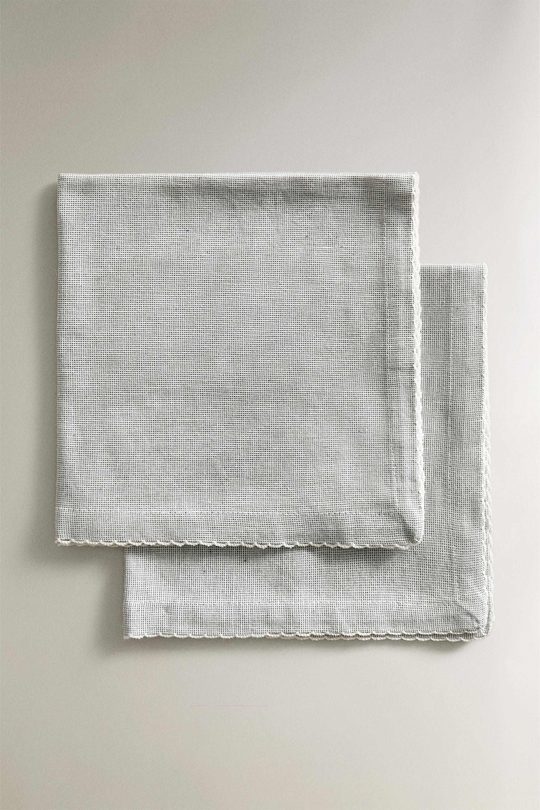 SET OF SCALLOPED NAPKINS (SET OF 2)