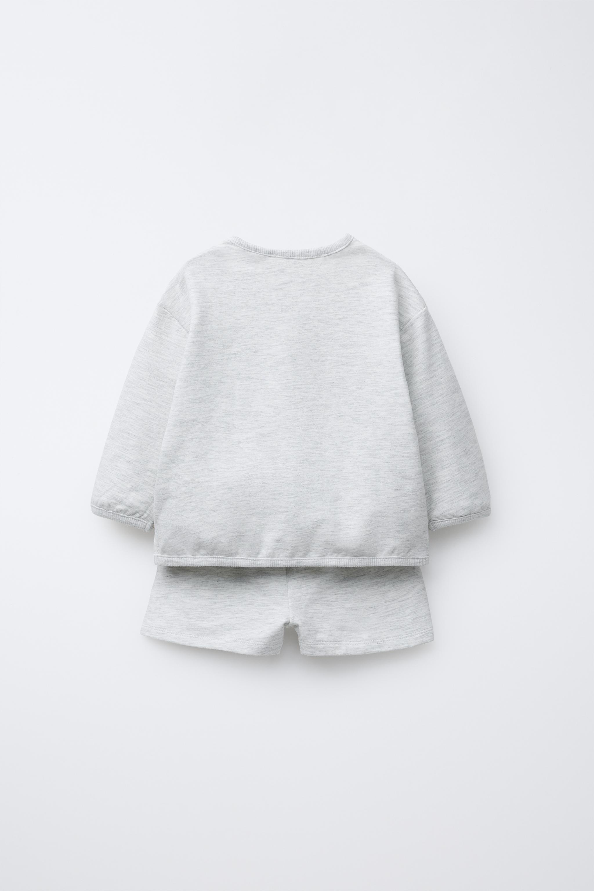 SWEATSHIRT AND BERMUDA SHORTS SET WITH APPLE PATCH