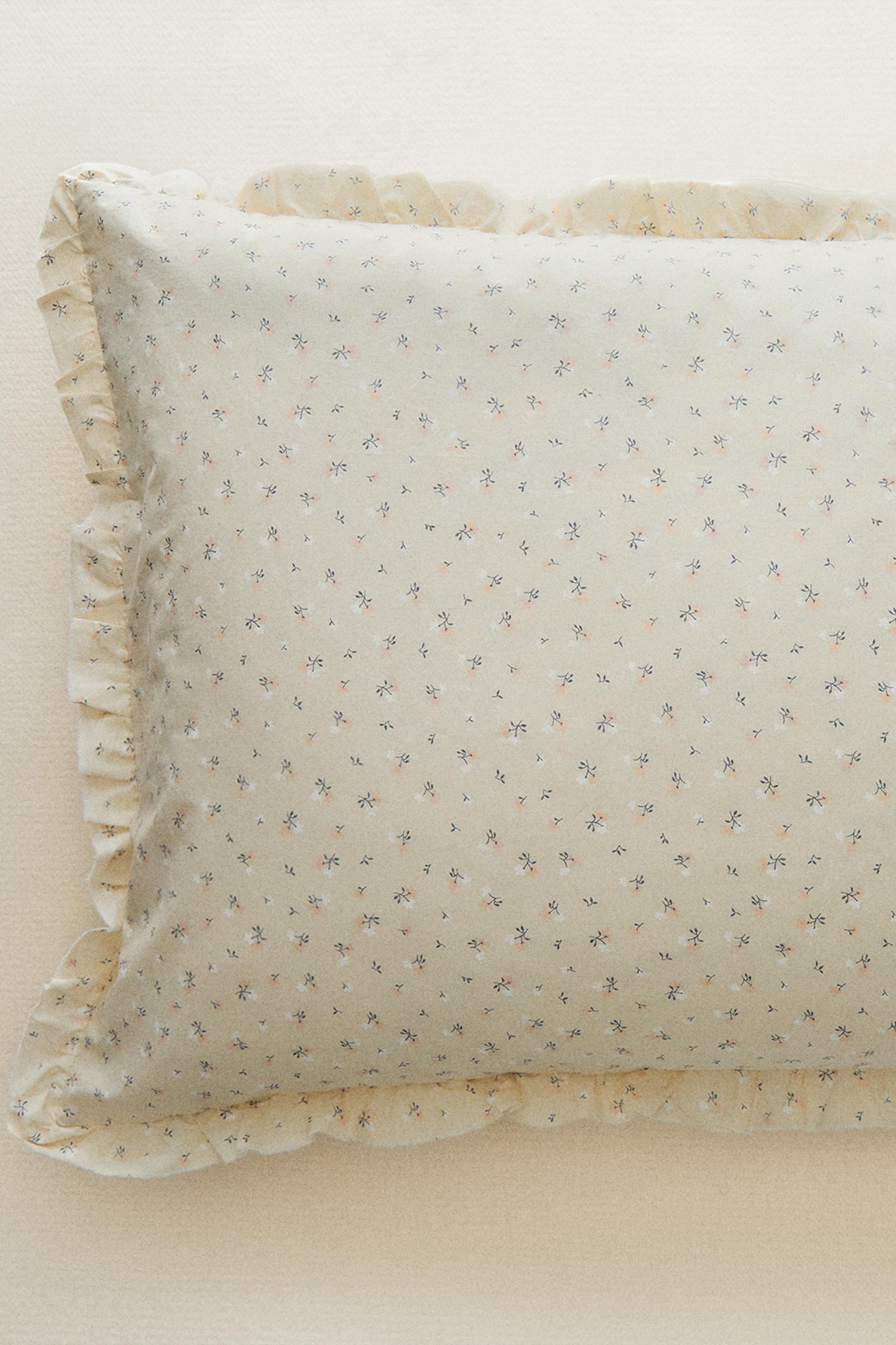 CHILDREN'S FLORAL RUFFLED PILLOWCASE