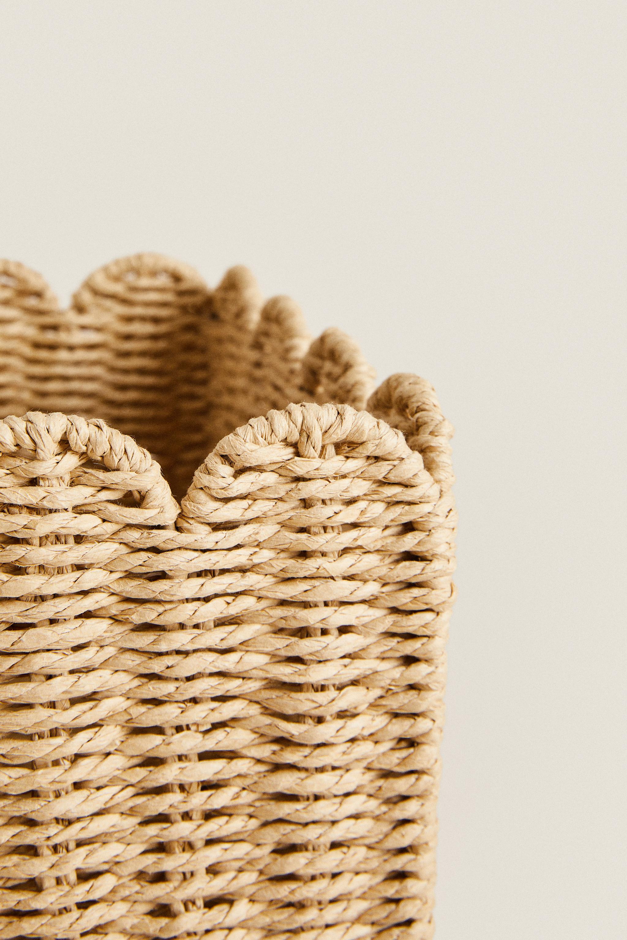 SMALL SCALLOPED BASKET
