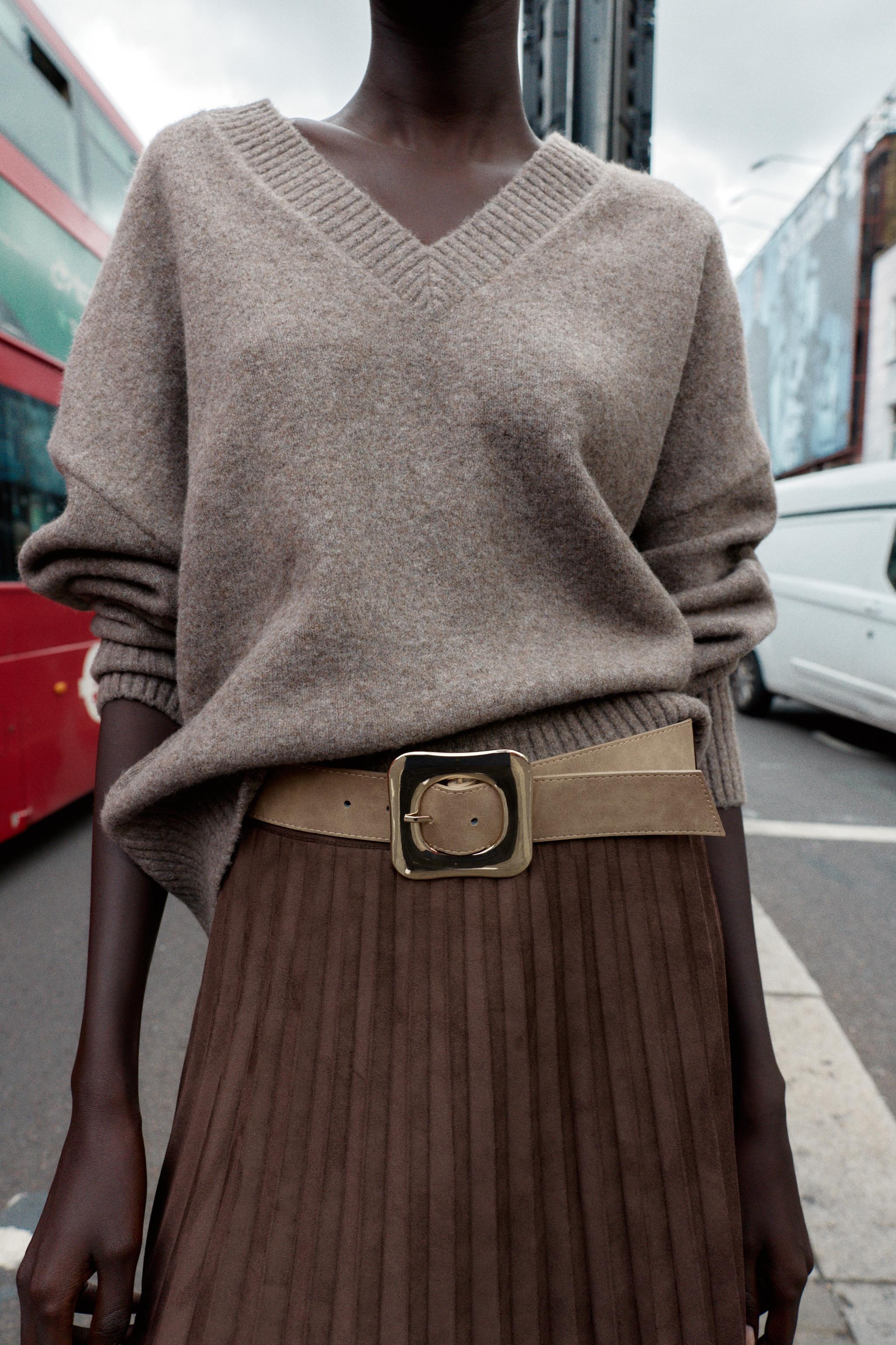 SOFT V-NECK KNIT SWEATER