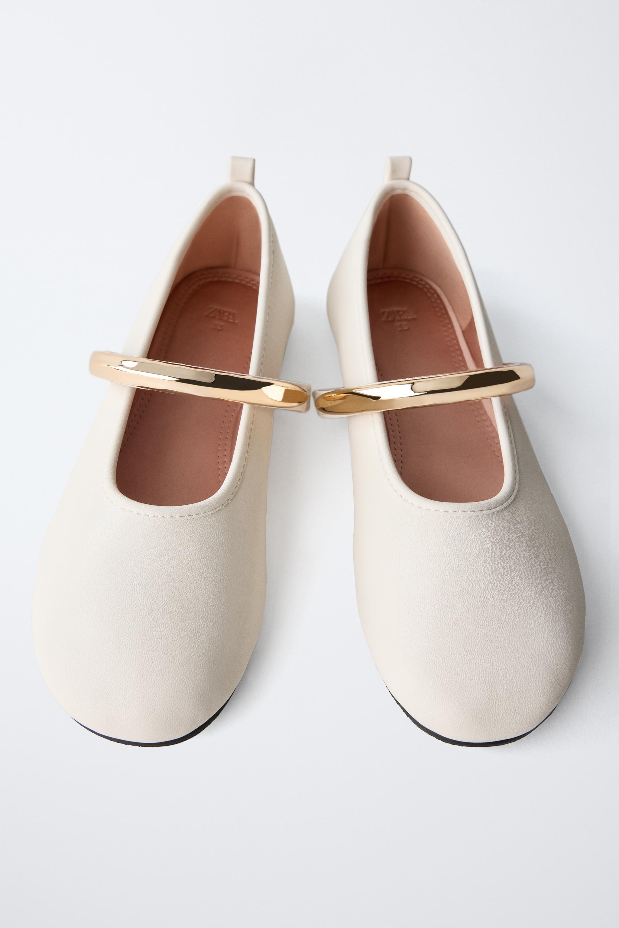 BALLET FLATS WITH METAL STRAP
