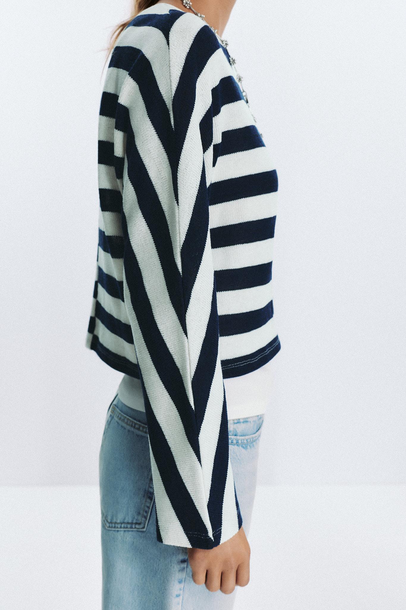 BATWING SLEEVE STRIPED TOP