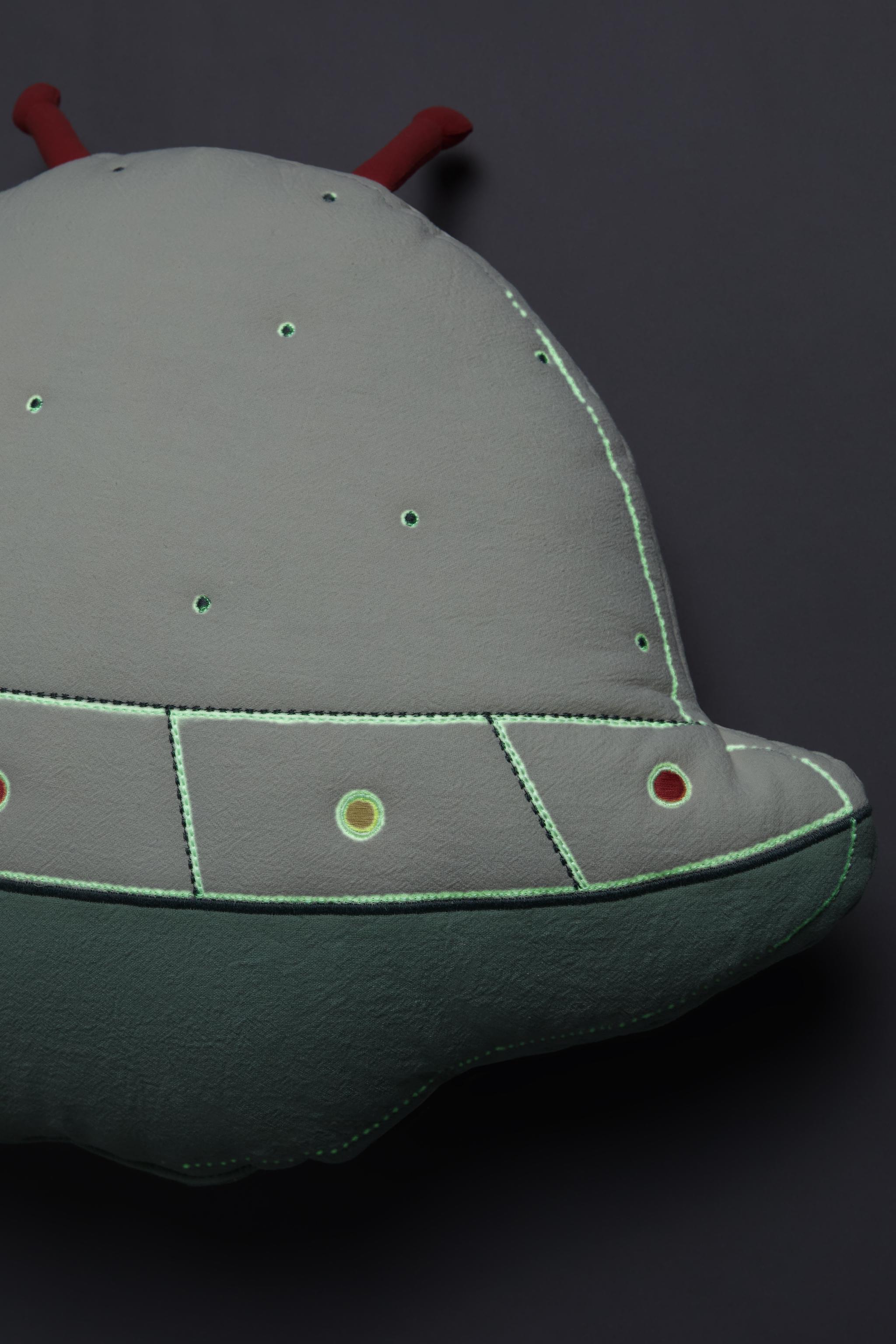 CHILDREN'S SPACECRAFT THROW PILLOW