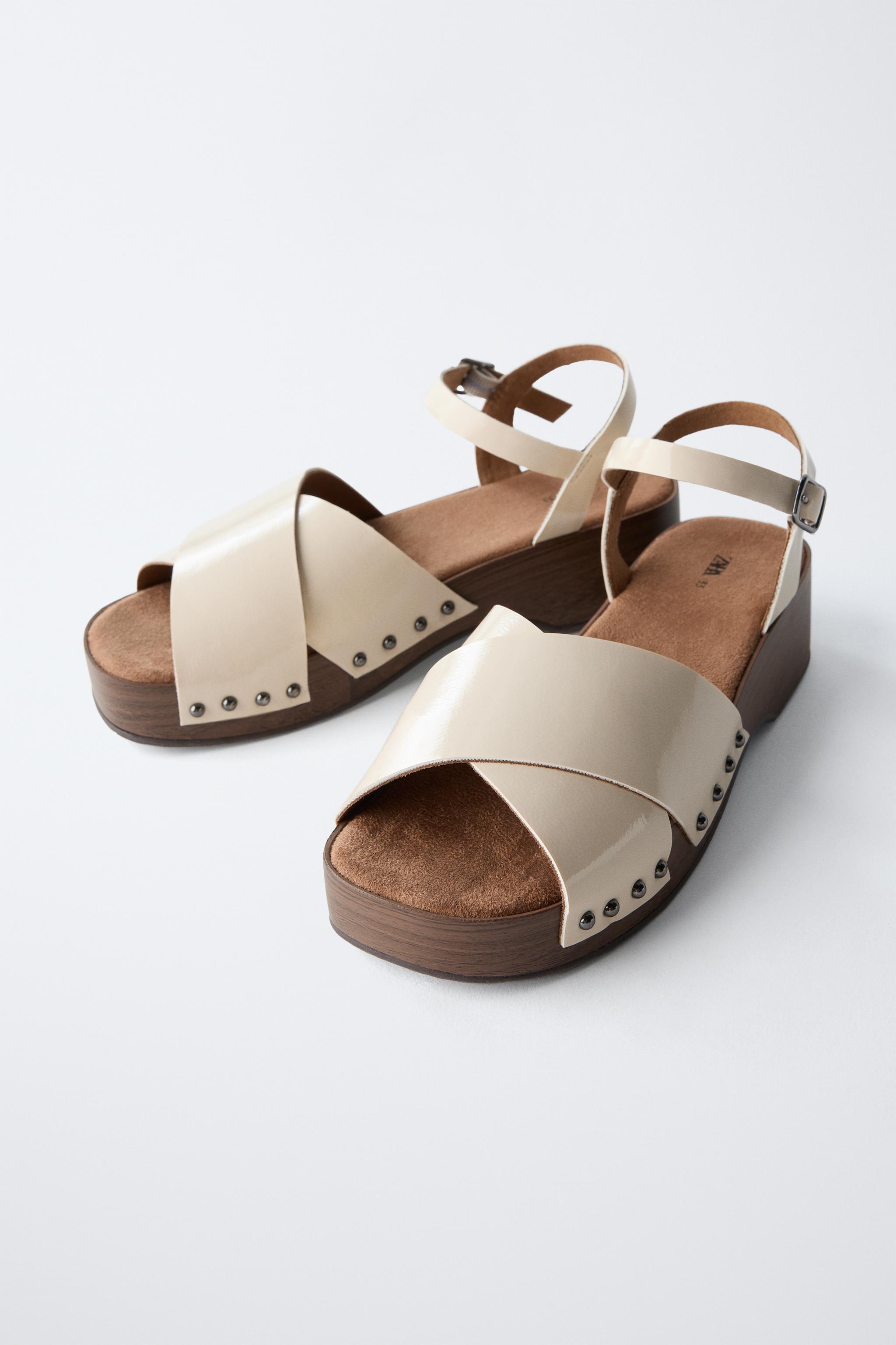 NEUTRAL PATENT-FINISH CLOGS