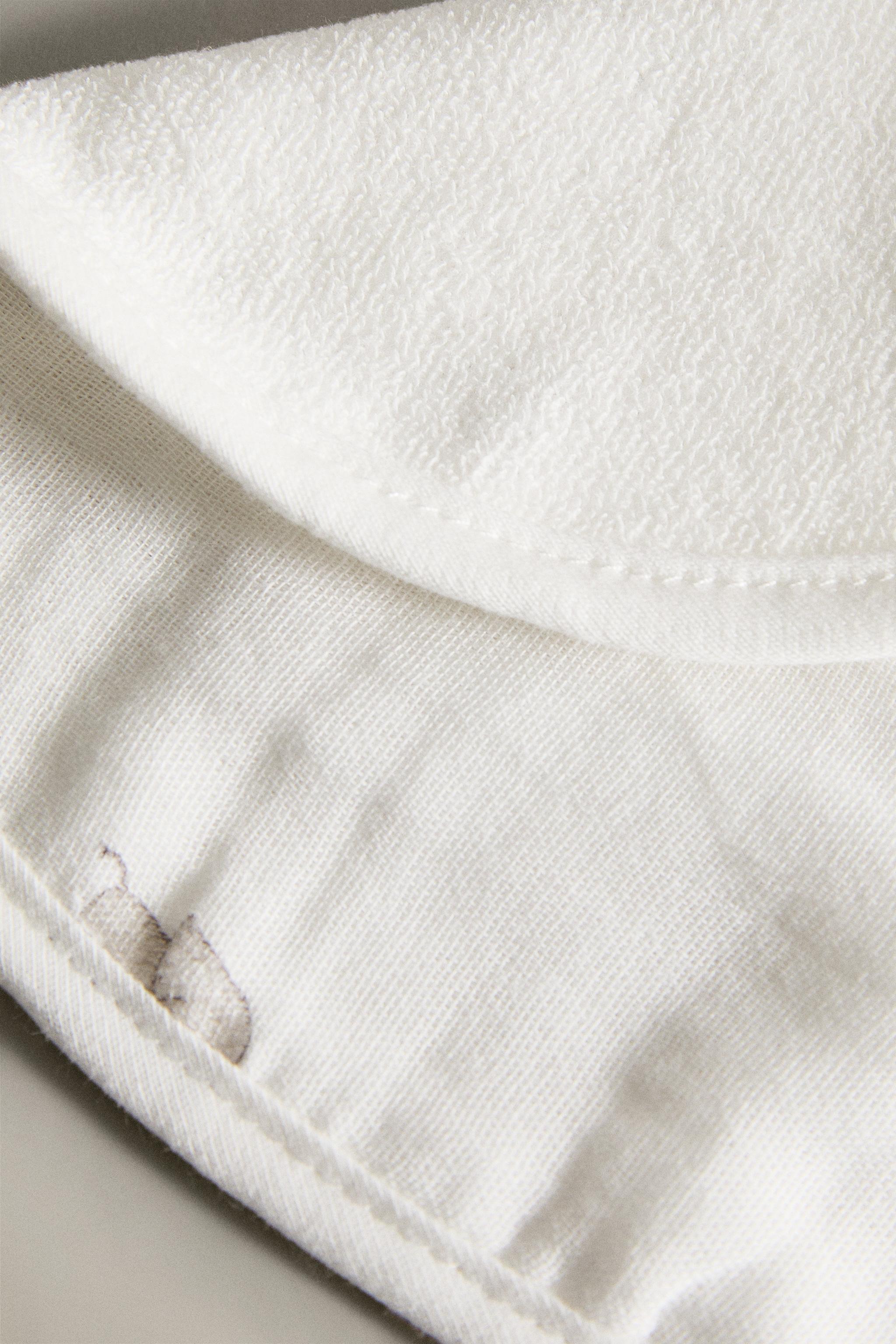 CHILDREN'S ELEPHANT MUSLIN BIB