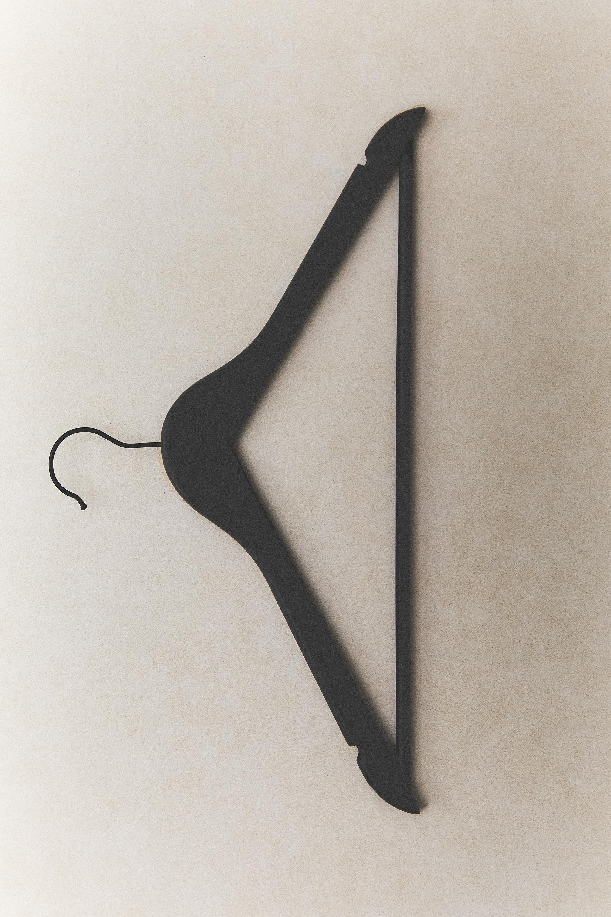 LACQUERED WOODEN HANGER (SET OF 3)