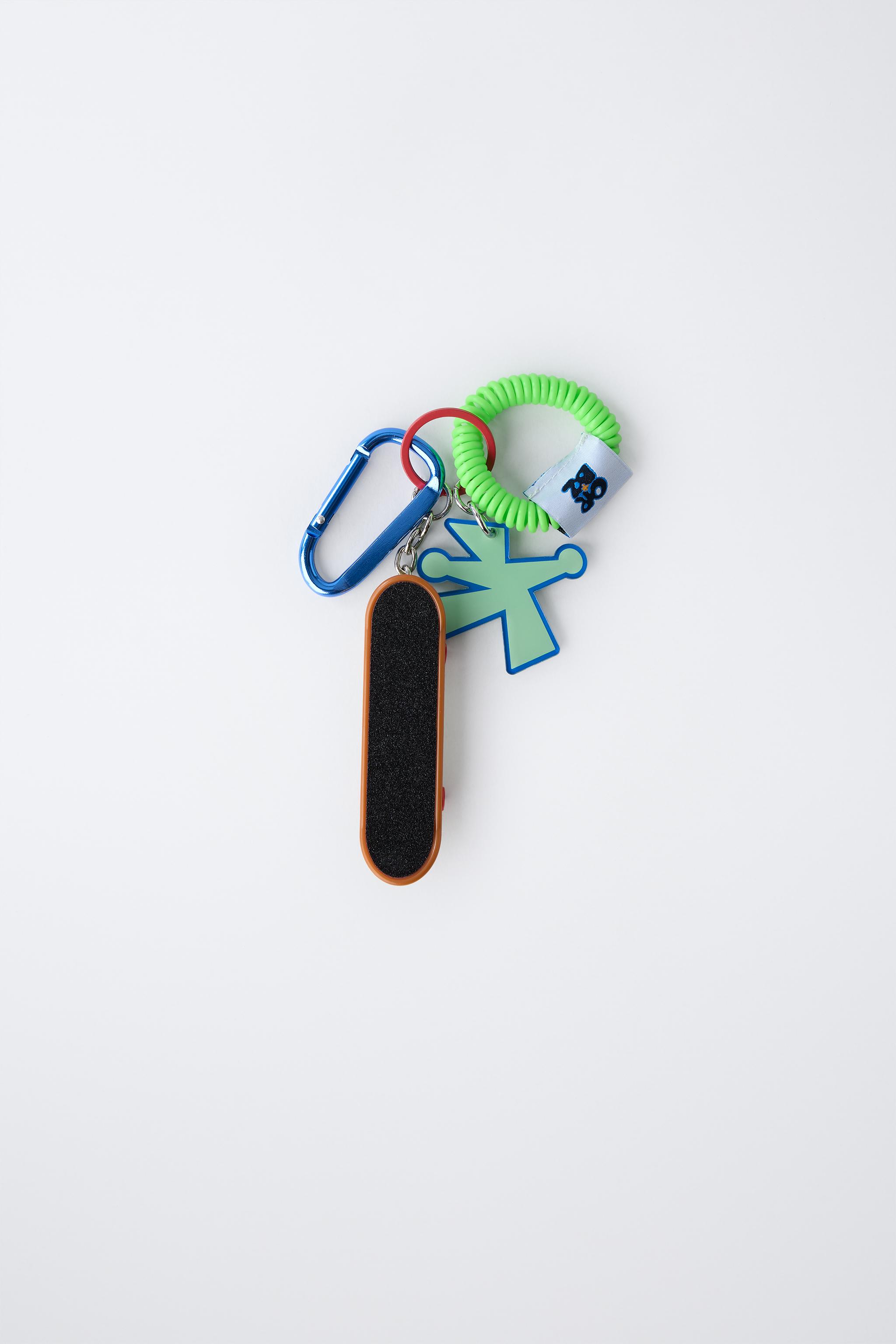 SKATE CARABINER KEYCHAIN