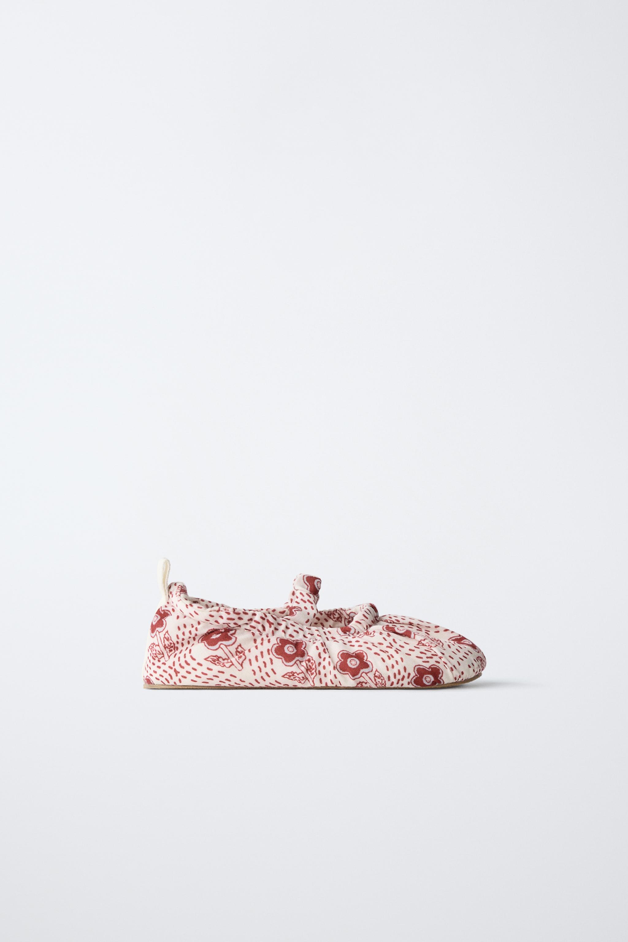 BALLET FLATS WITH DETAIL