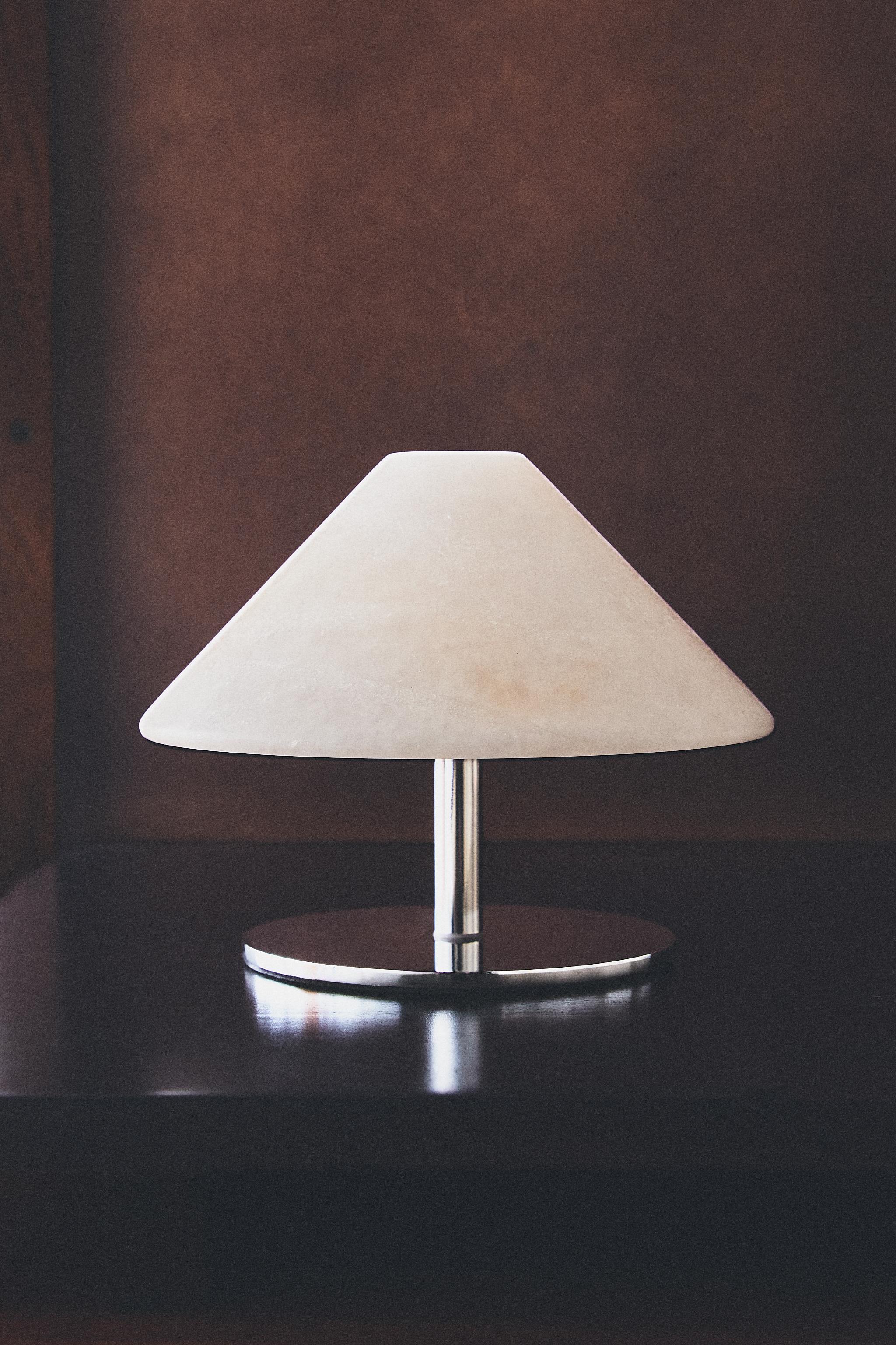 CORDLESS ALABASTER TABLE LAMP