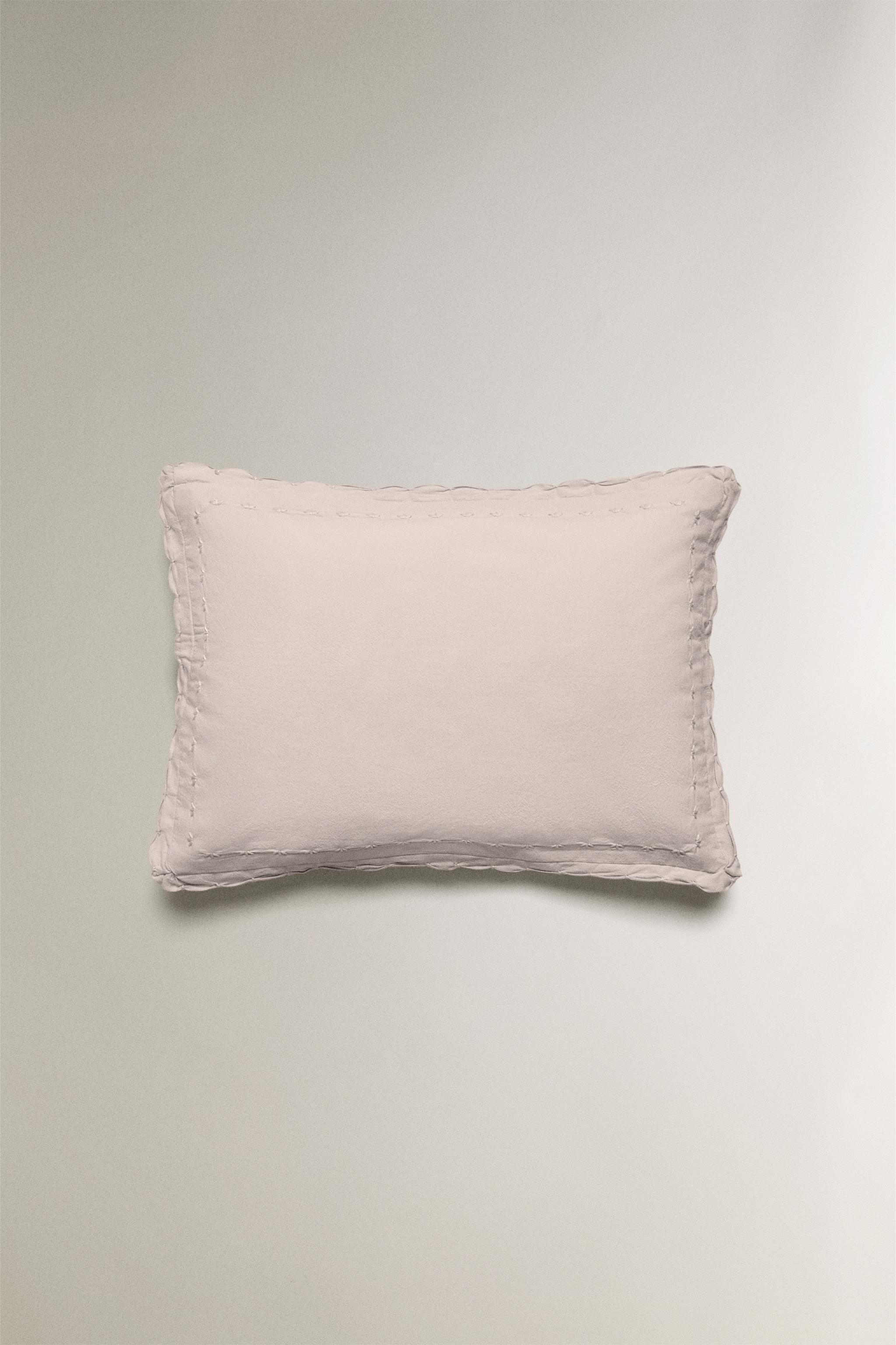 CHILDREN'S THROW PILLOW COVER WITH SCALLOPED EDGE