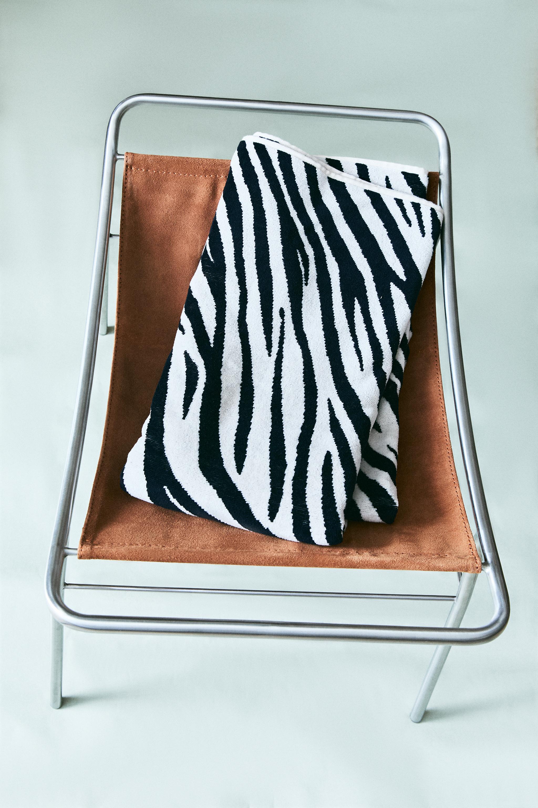 ANIMAL PRINT VELOUR BATH TOWEL