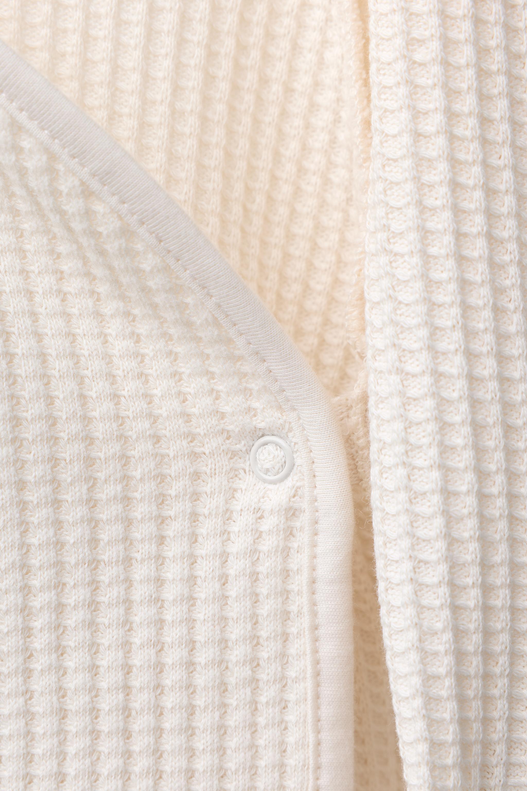 TEXTURED T-SHIRT AND LEGGINGS SET