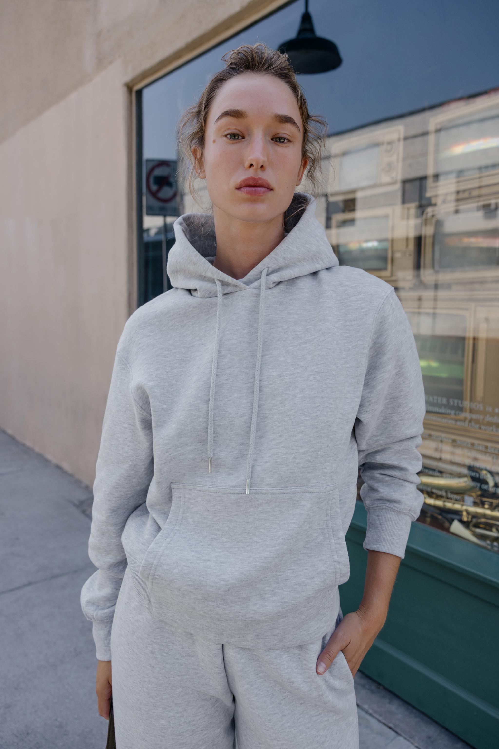 BASIC HOODIE SWEATSHIRT