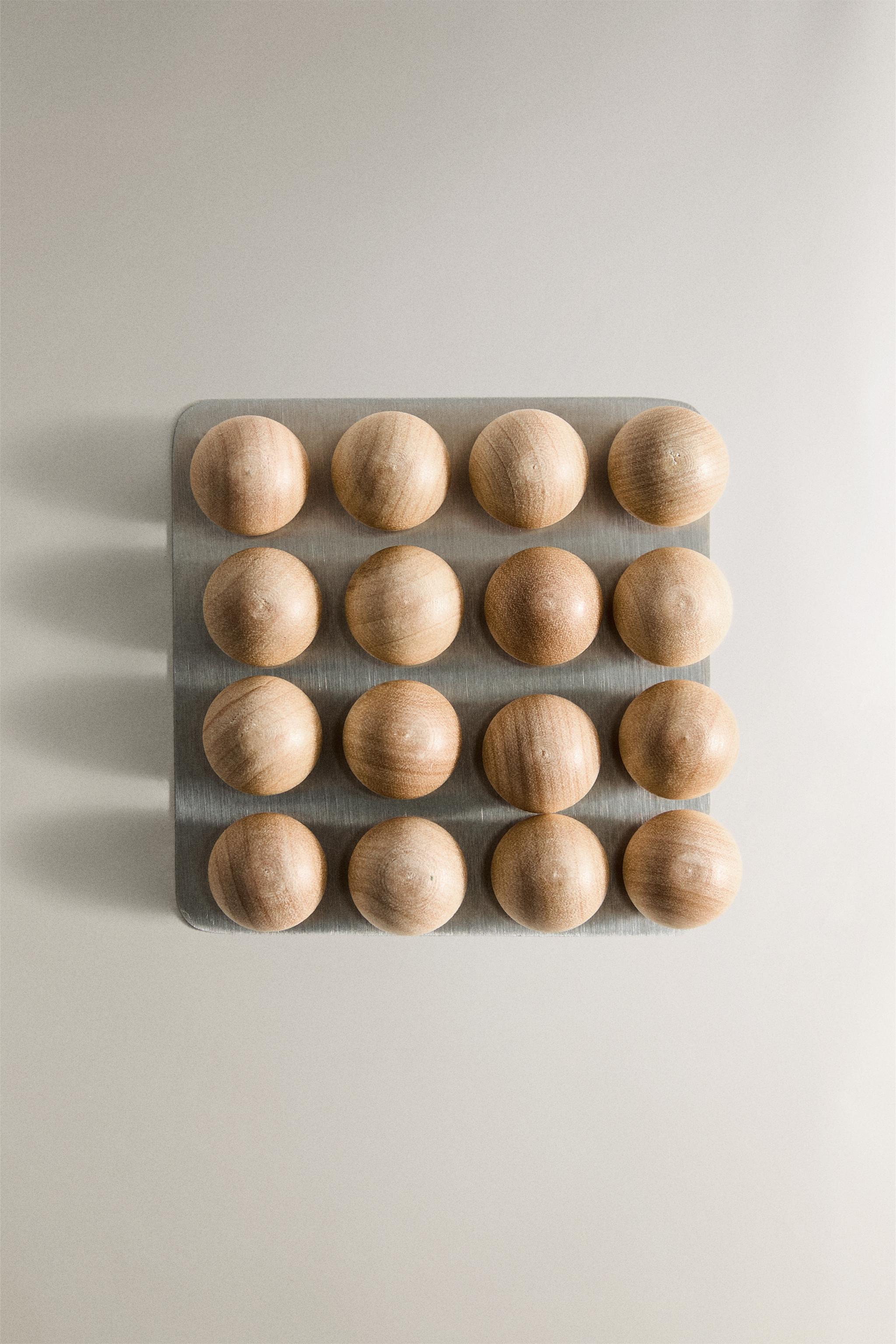 WOODEN MAGNETS (SET OF 16)