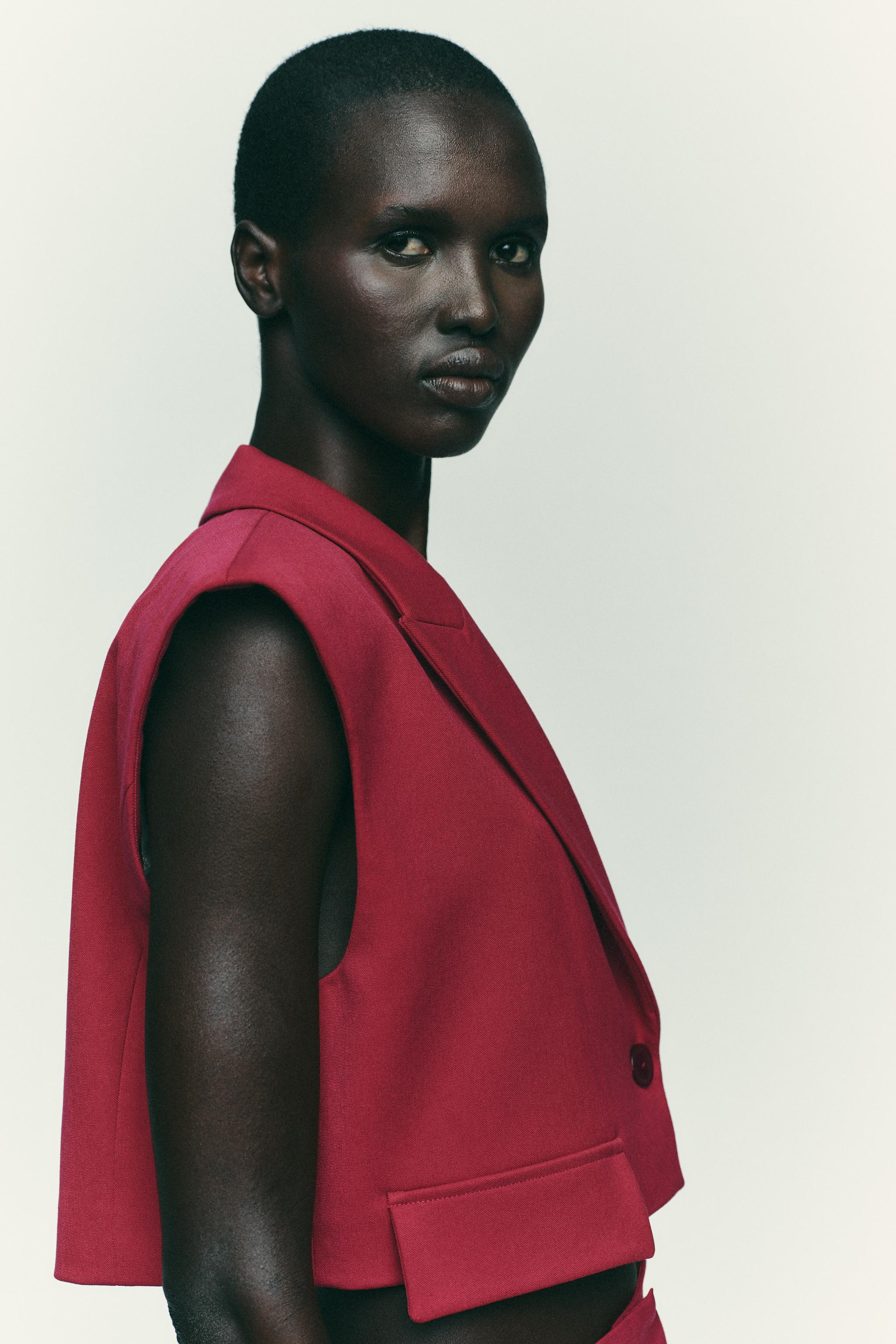 SHORT VEST WITH FLAPS