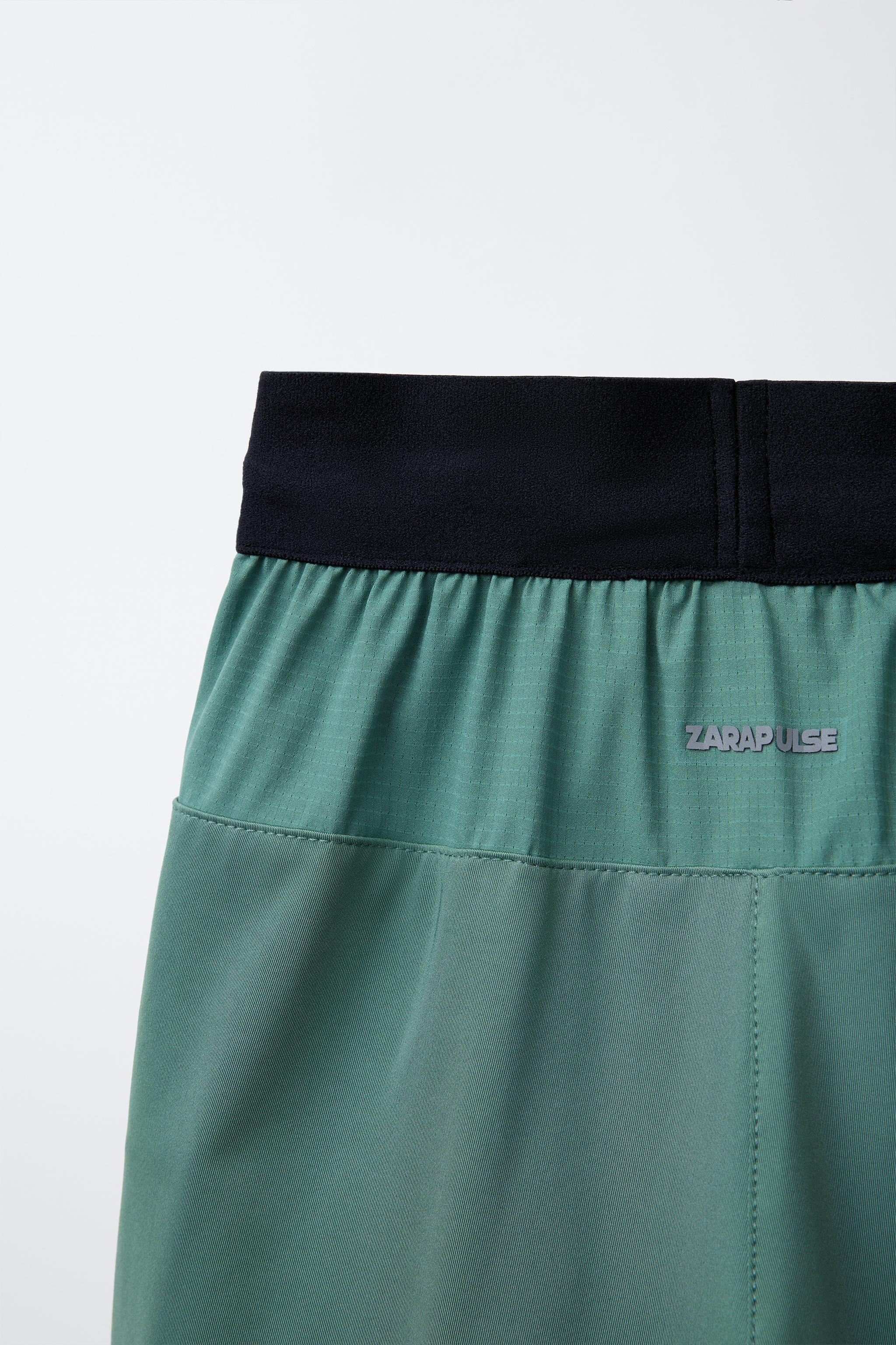 CONTRAST LOGO TECHNICAL SHORTS