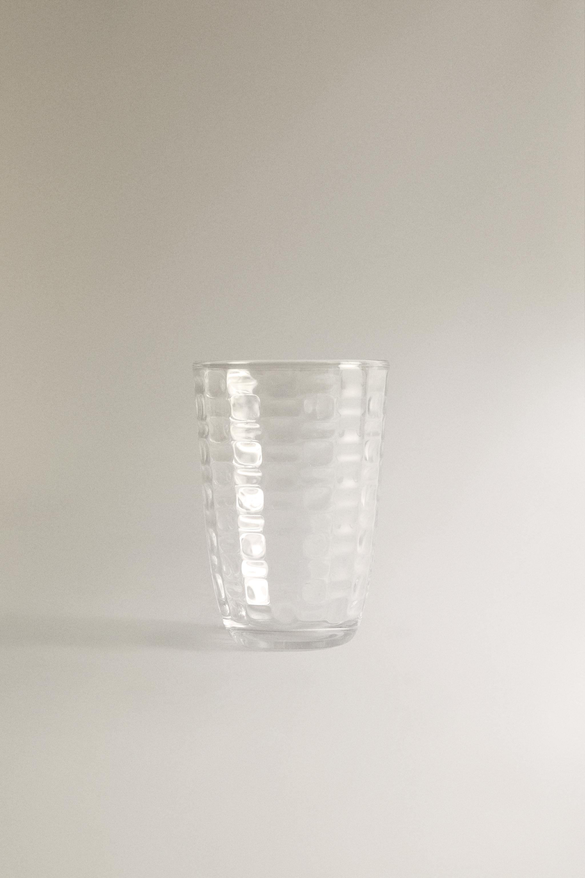 RAISED SQUARE-EFFECT TUMBLER
