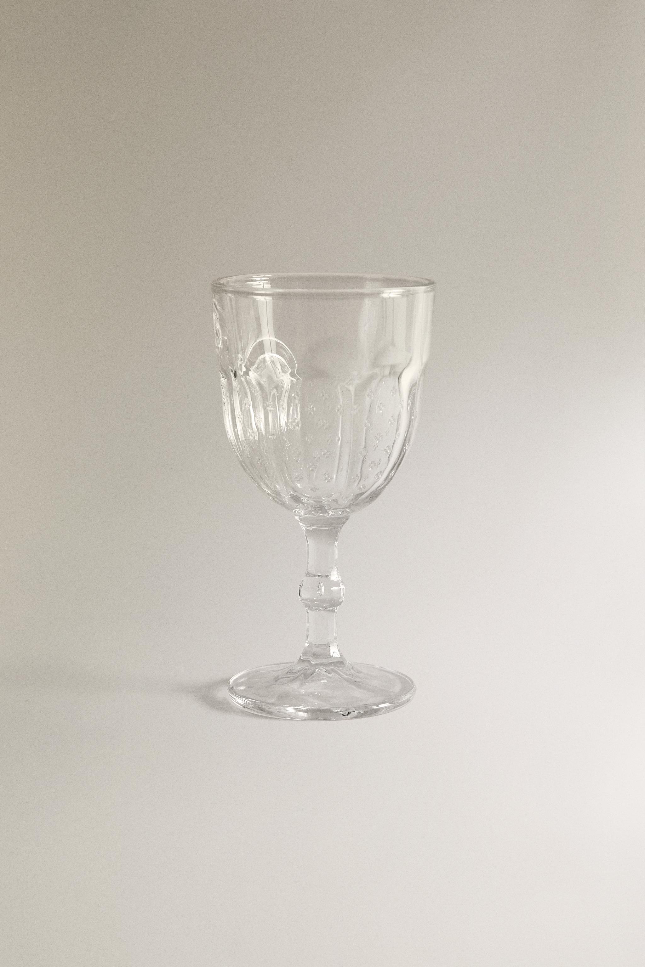 RAISED DESIGN WINE GLASS