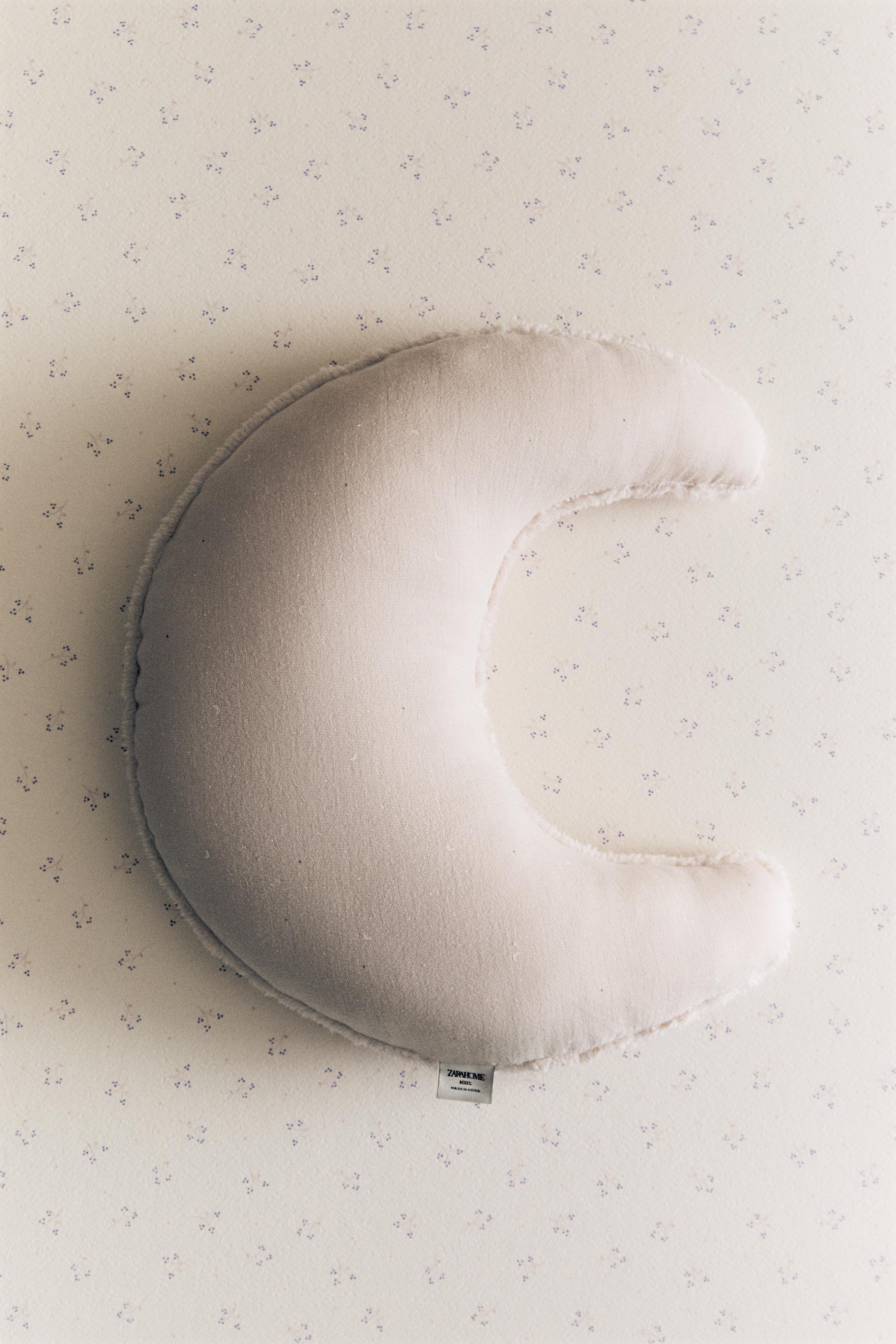 CHILDREN’S FAUX FUR MUSLIN MOON THROW PILLOW