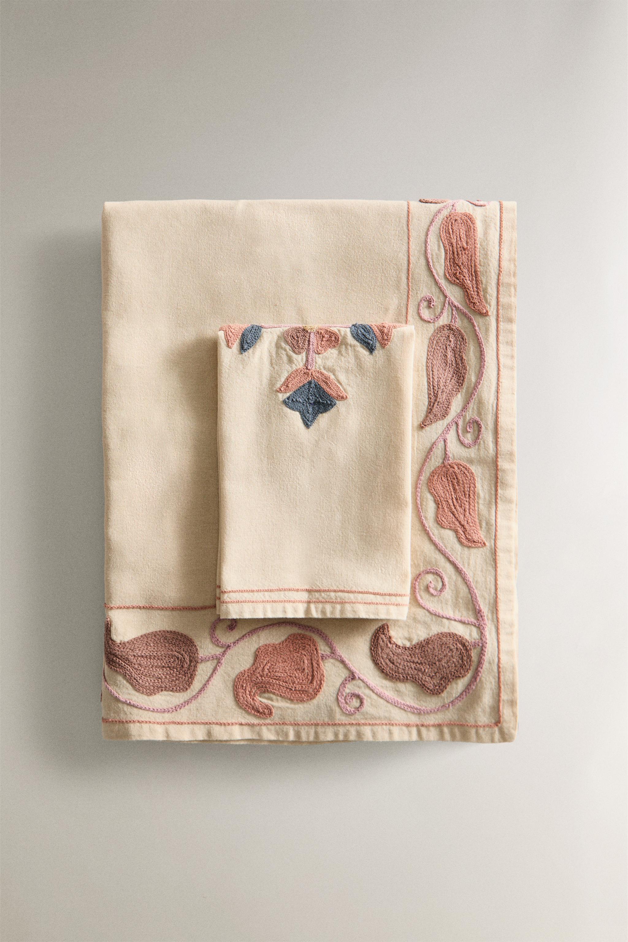 EMBROIDERED COTTON TABLECLOTH