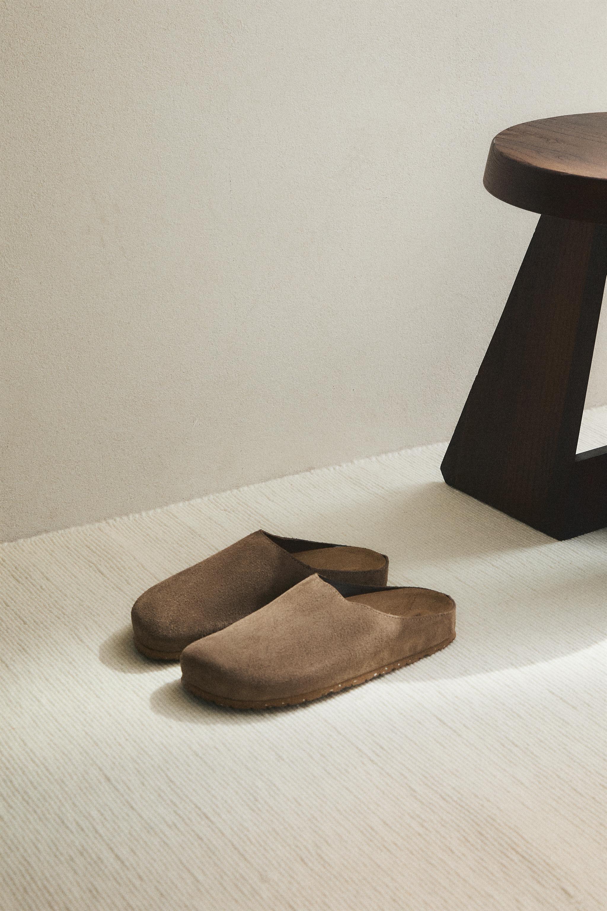 MINIMALIST LEATHER CLOGS